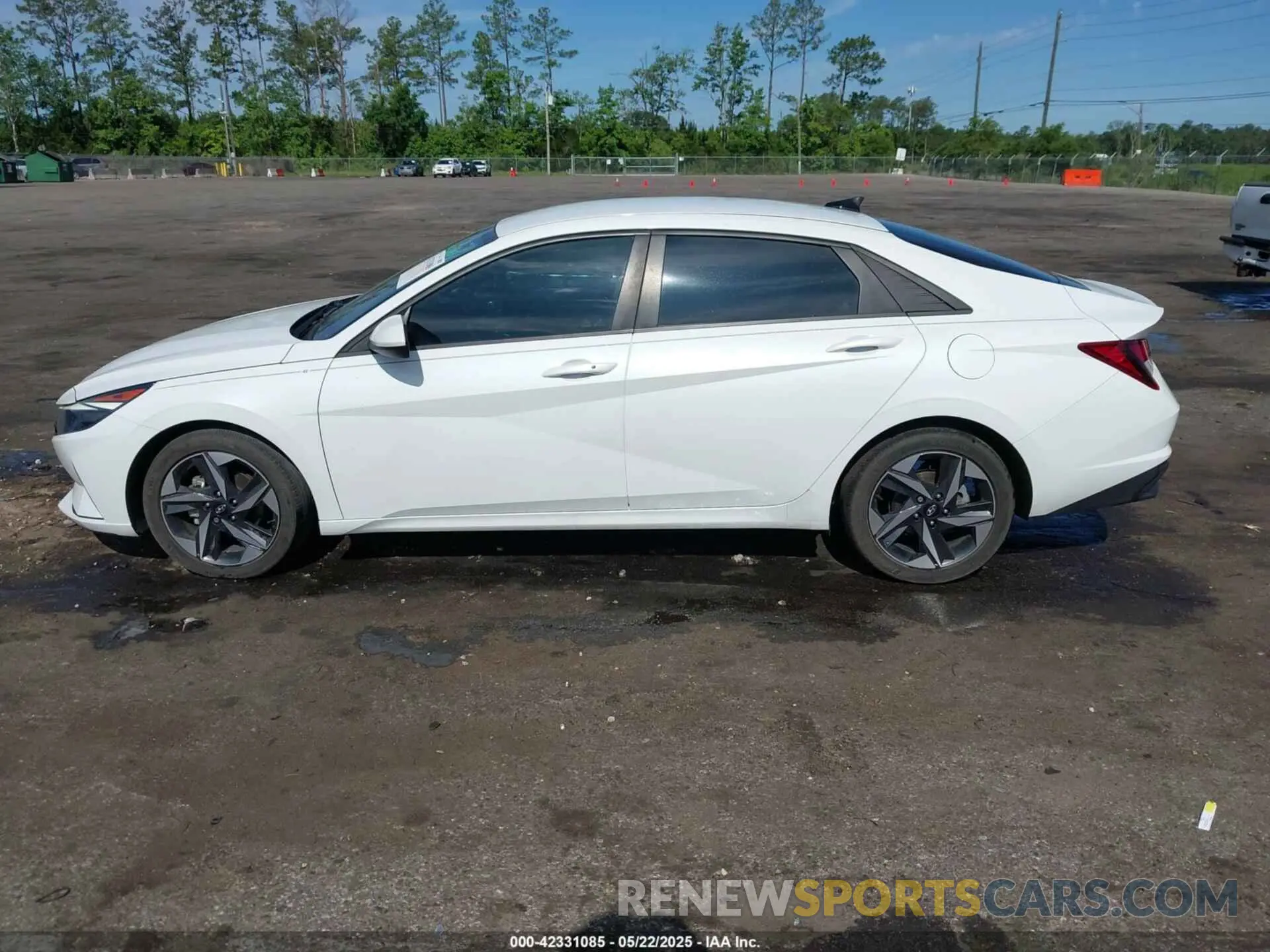 14 Photograph of a damaged car 5NPLS4AG5PH088017 HYUNDAI ELANTRA 2023