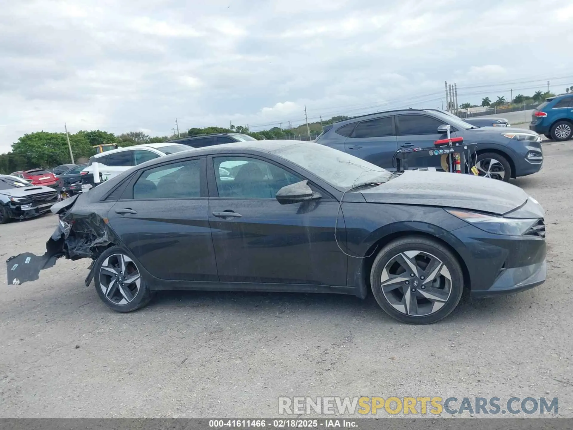 13 Photograph of a damaged car 5NPLS4AG6PH112289 HYUNDAI ELANTRA 2023