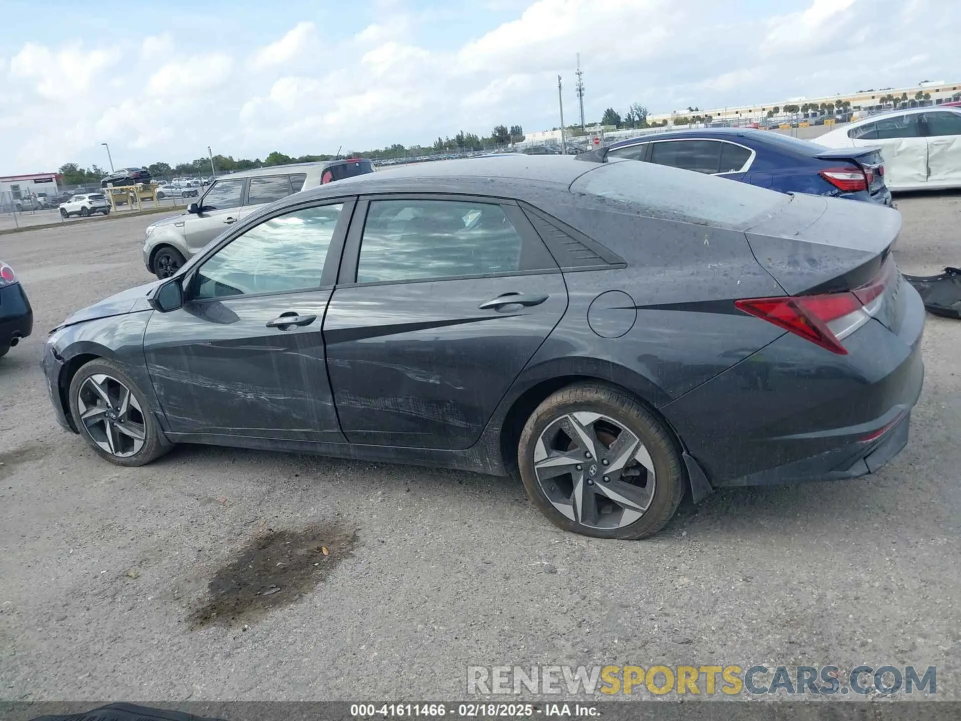 14 Photograph of a damaged car 5NPLS4AG6PH112289 HYUNDAI ELANTRA 2023