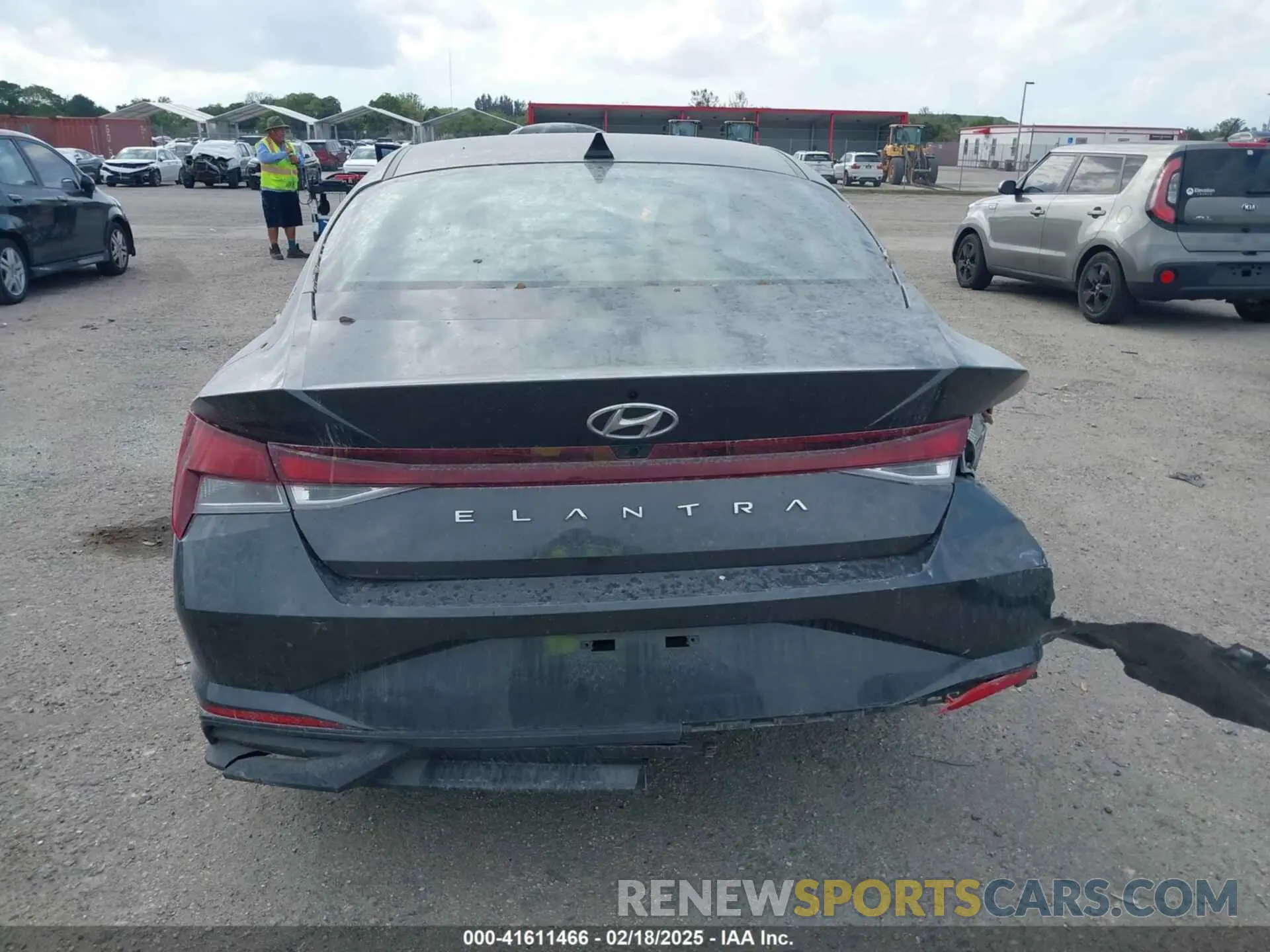 16 Photograph of a damaged car 5NPLS4AG6PH112289 HYUNDAI ELANTRA 2023