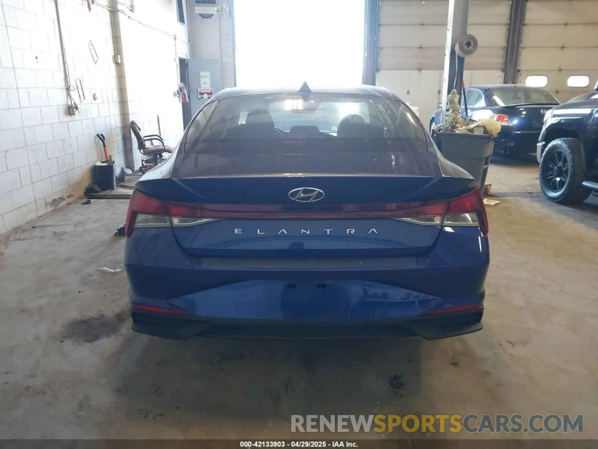 16 Photograph of a damaged car 5NPLS4AG7PH098726 HYUNDAI ELANTRA 2023
