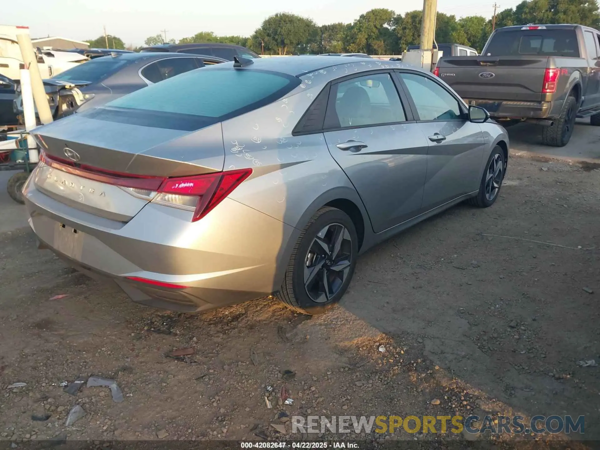 4 Photograph of a damaged car 5NPLS4AG7PH117792 HYUNDAI ELANTRA 2023