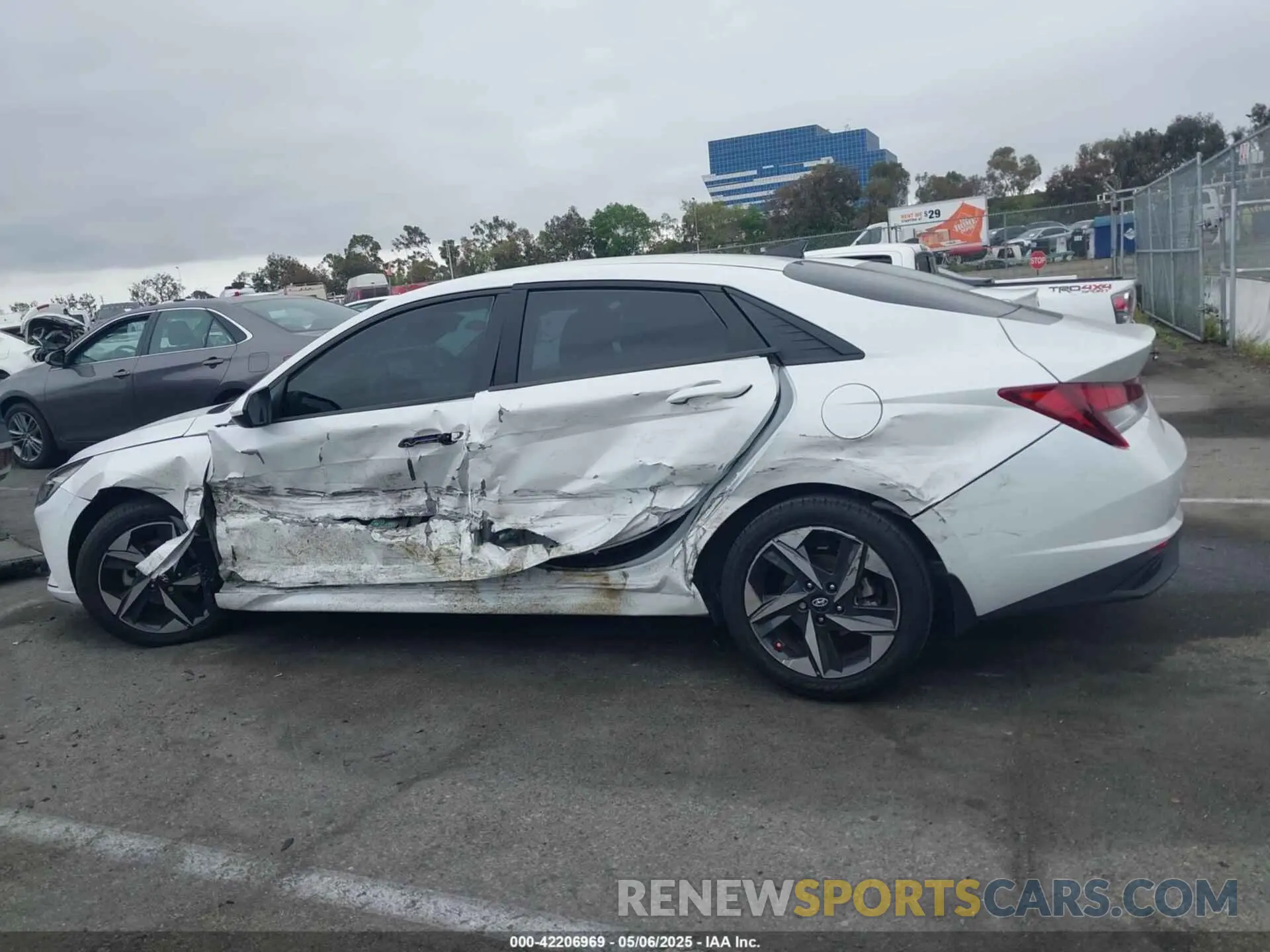14 Photograph of a damaged car 5NPLS4AG8PH097908 HYUNDAI ELANTRA 2023