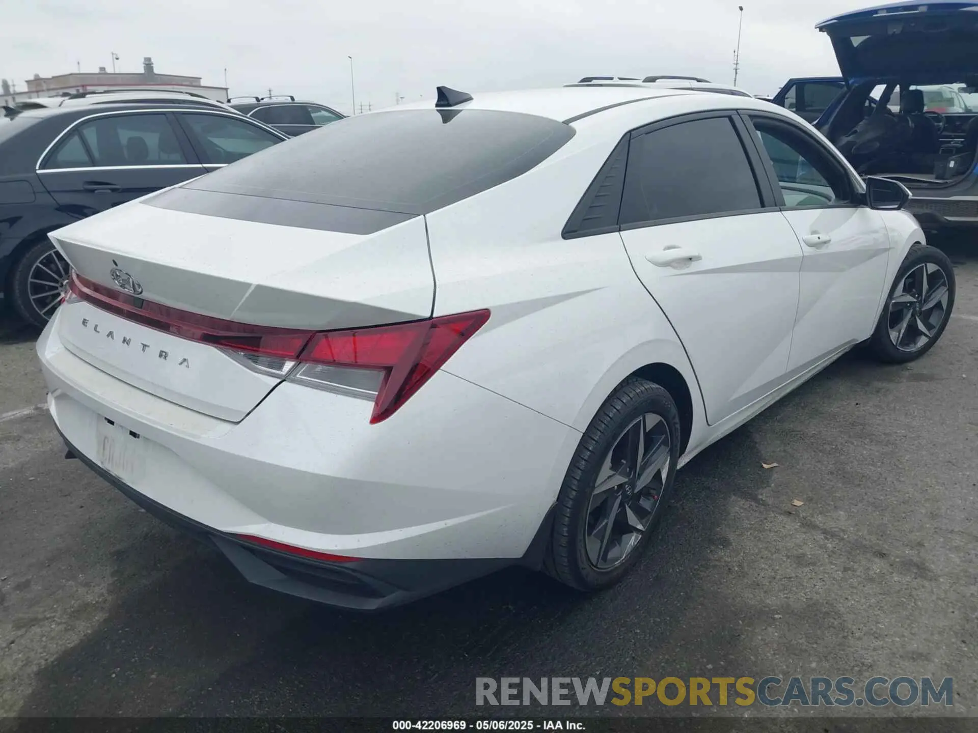4 Photograph of a damaged car 5NPLS4AG8PH097908 HYUNDAI ELANTRA 2023