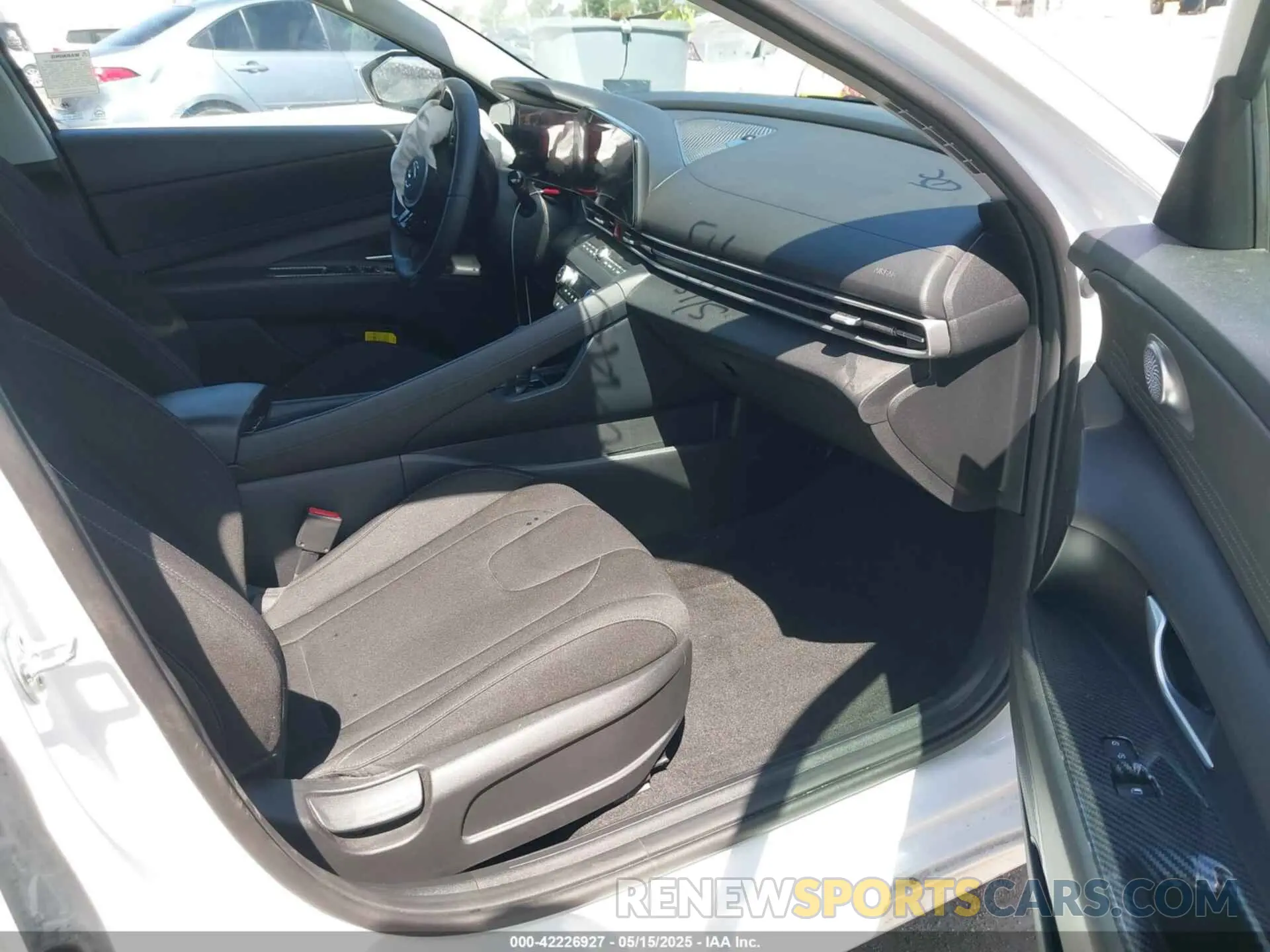 5 Photograph of a damaged car 5NPLS4AG9PH097867 HYUNDAI ELANTRA 2023