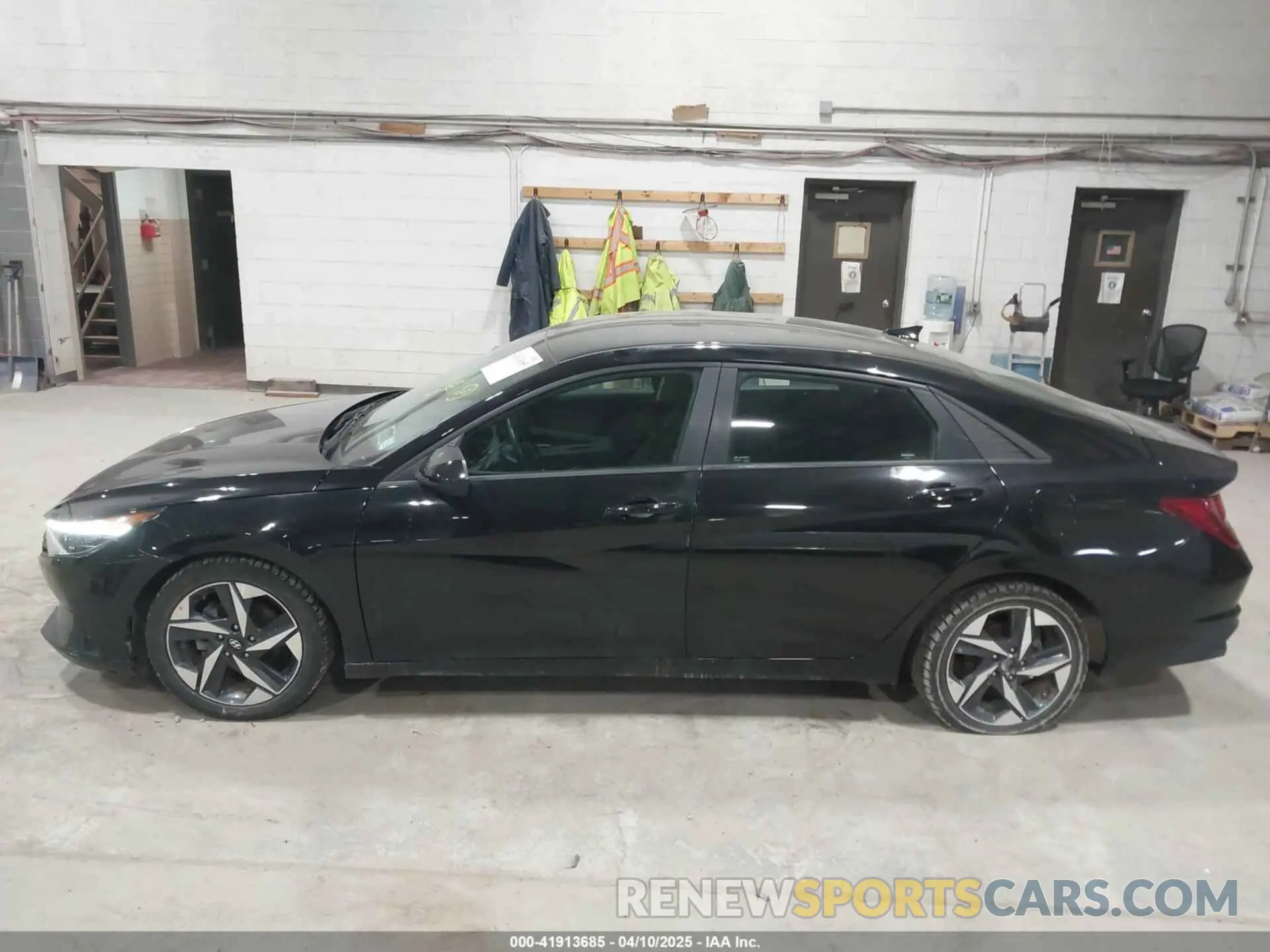 14 Photograph of a damaged car 5NPLS4AG9PH106096 HYUNDAI ELANTRA 2023