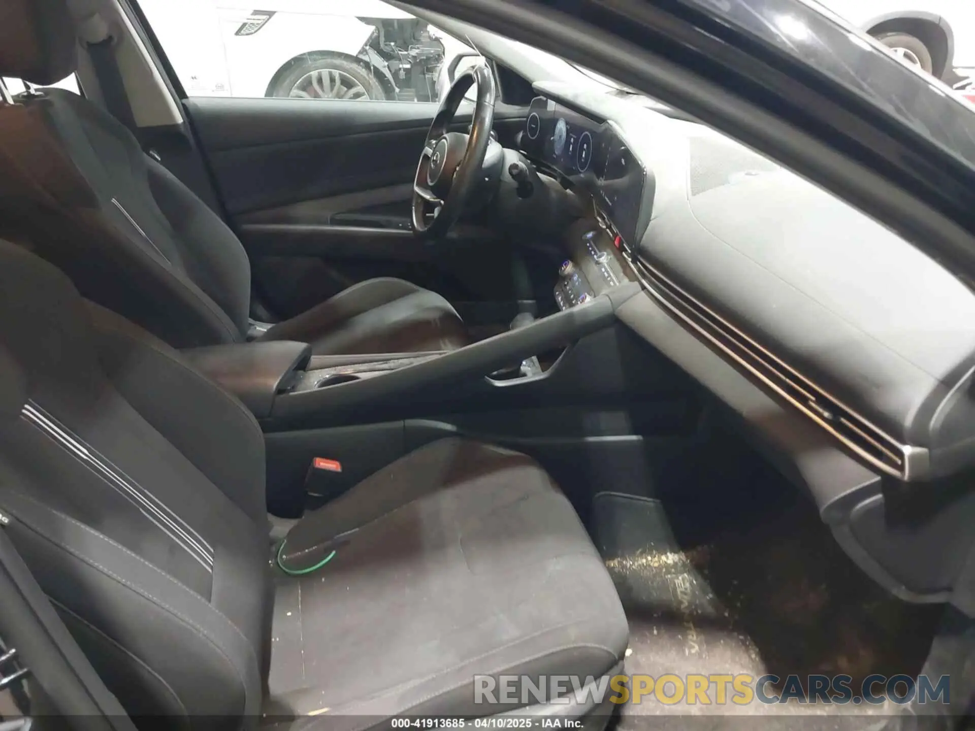 5 Photograph of a damaged car 5NPLS4AG9PH106096 HYUNDAI ELANTRA 2023