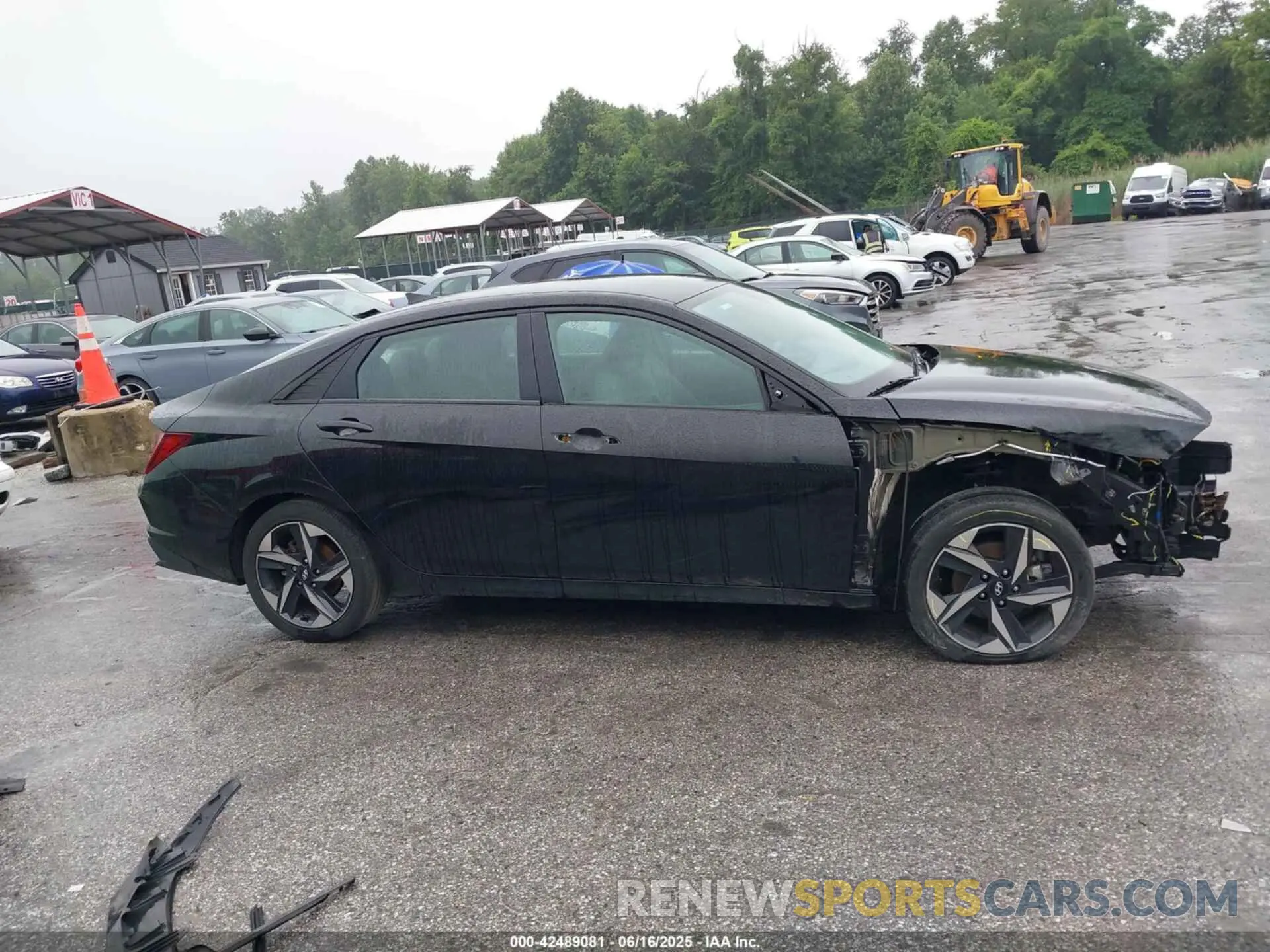 14 Photograph of a damaged car 5NPLS4AG9PH111699 HYUNDAI ELANTRA 2023