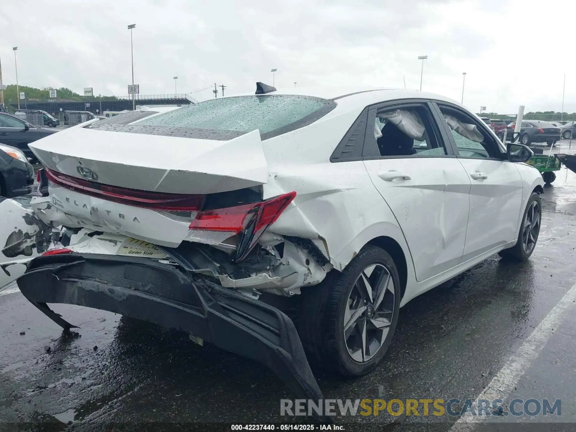 4 Photograph of a damaged car 5NPLS4AGXPH113946 HYUNDAI ELANTRA 2023