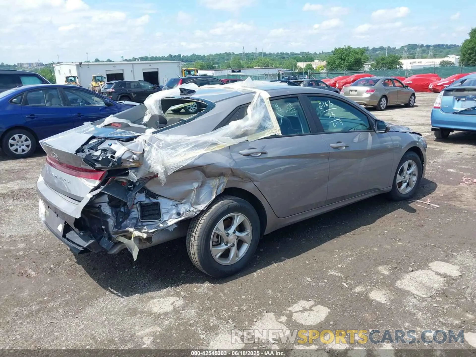4 Photograph of a damaged car KMHLL4AG6PU634015 HYUNDAI ELANTRA 2023