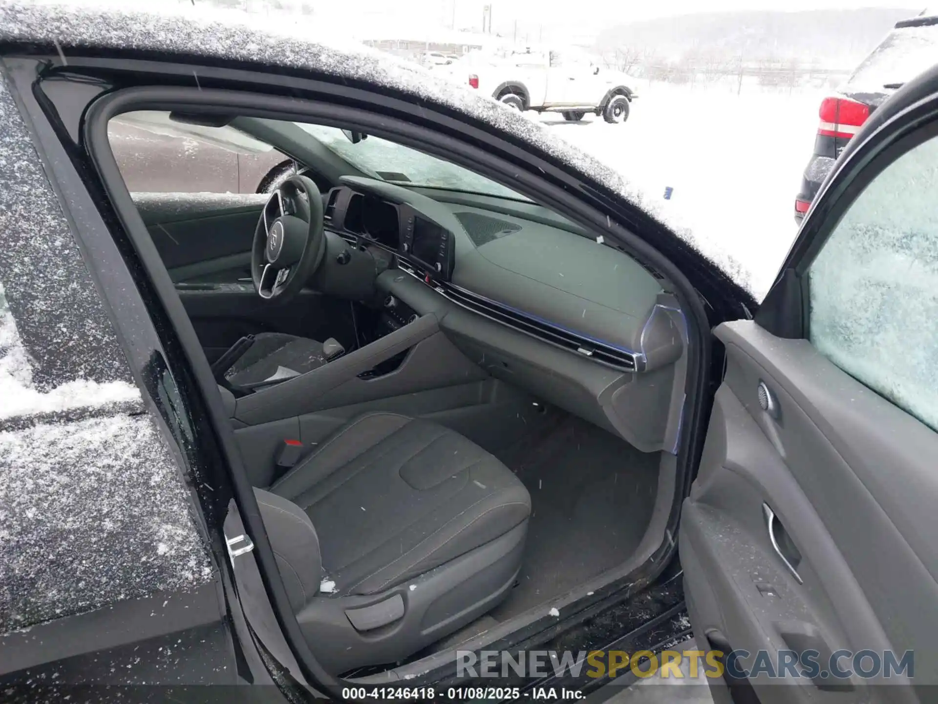 5 Photograph of a damaged car KMHLM4AG1PU381747 HYUNDAI ELANTRA 2023