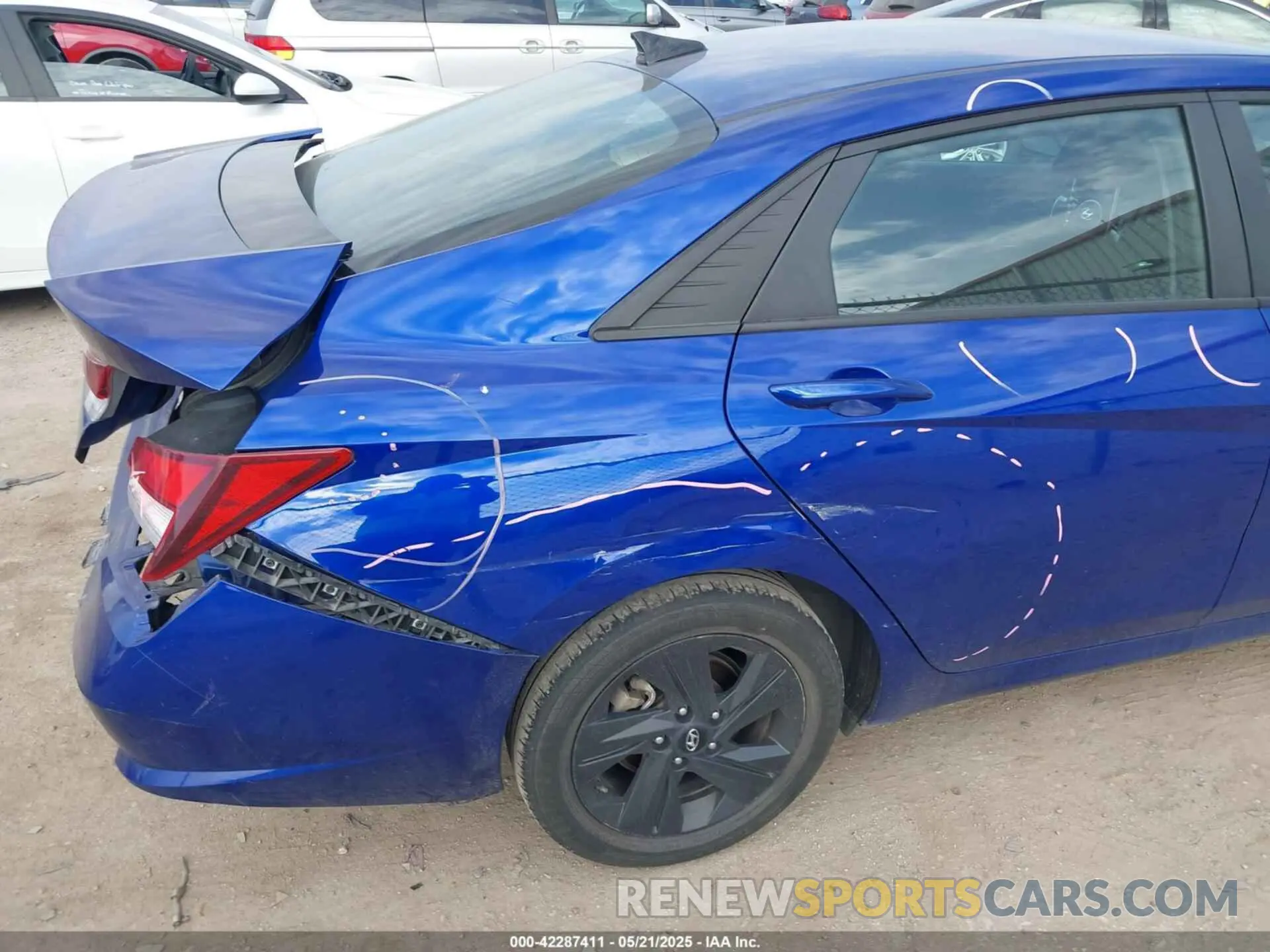 17 Photograph of a damaged car KMHLM4AG5PU539135 HYUNDAI ELANTRA 2023
