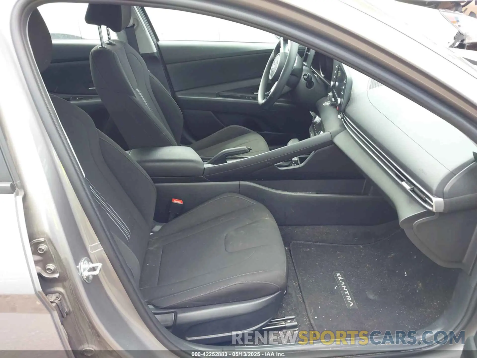 5 Photograph of a damaged car KMHLM4AG8PU555989 HYUNDAI ELANTRA 2023