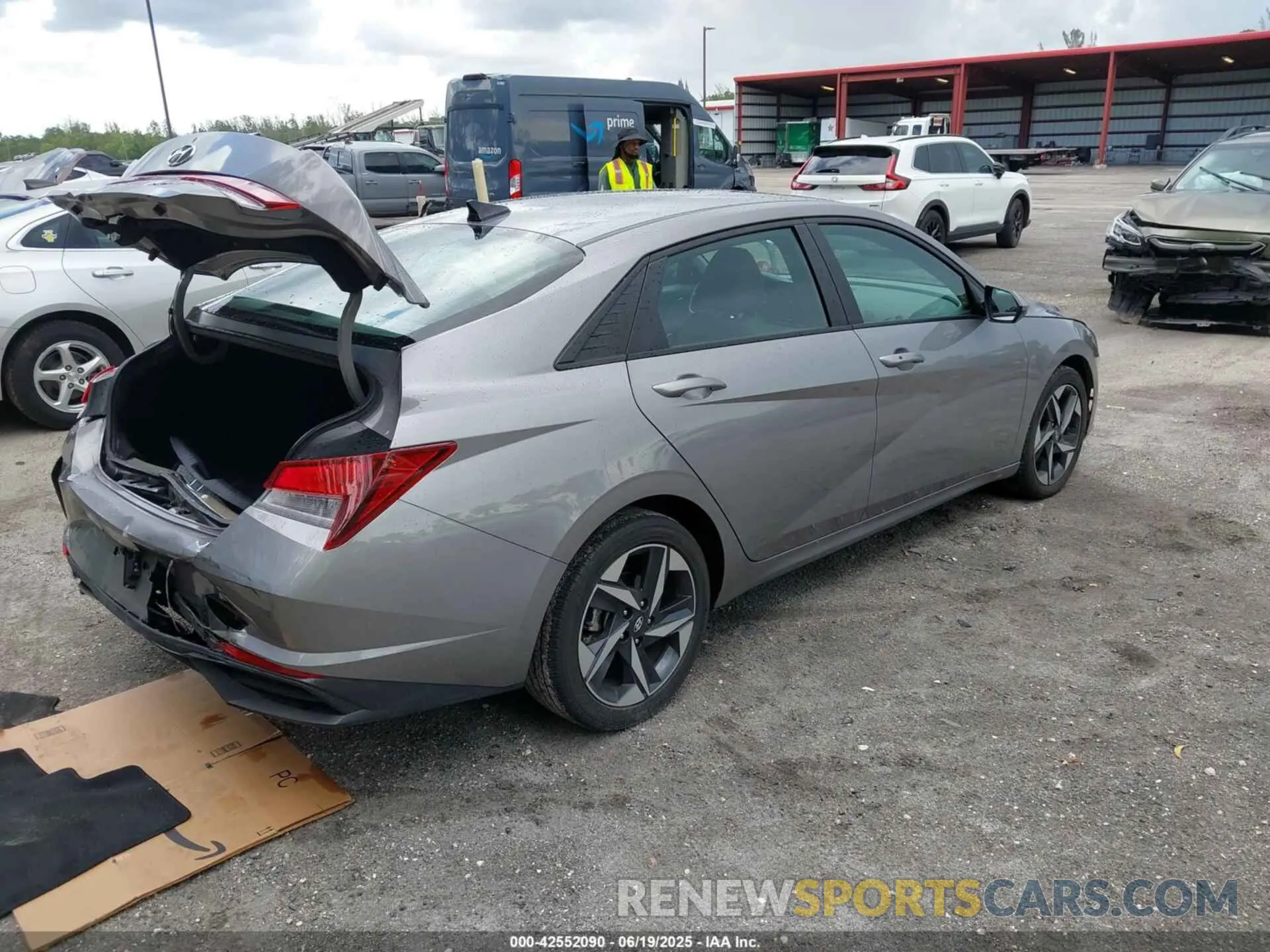 4 Photograph of a damaged car KMHLS4AG0PU523902 HYUNDAI ELANTRA 2023