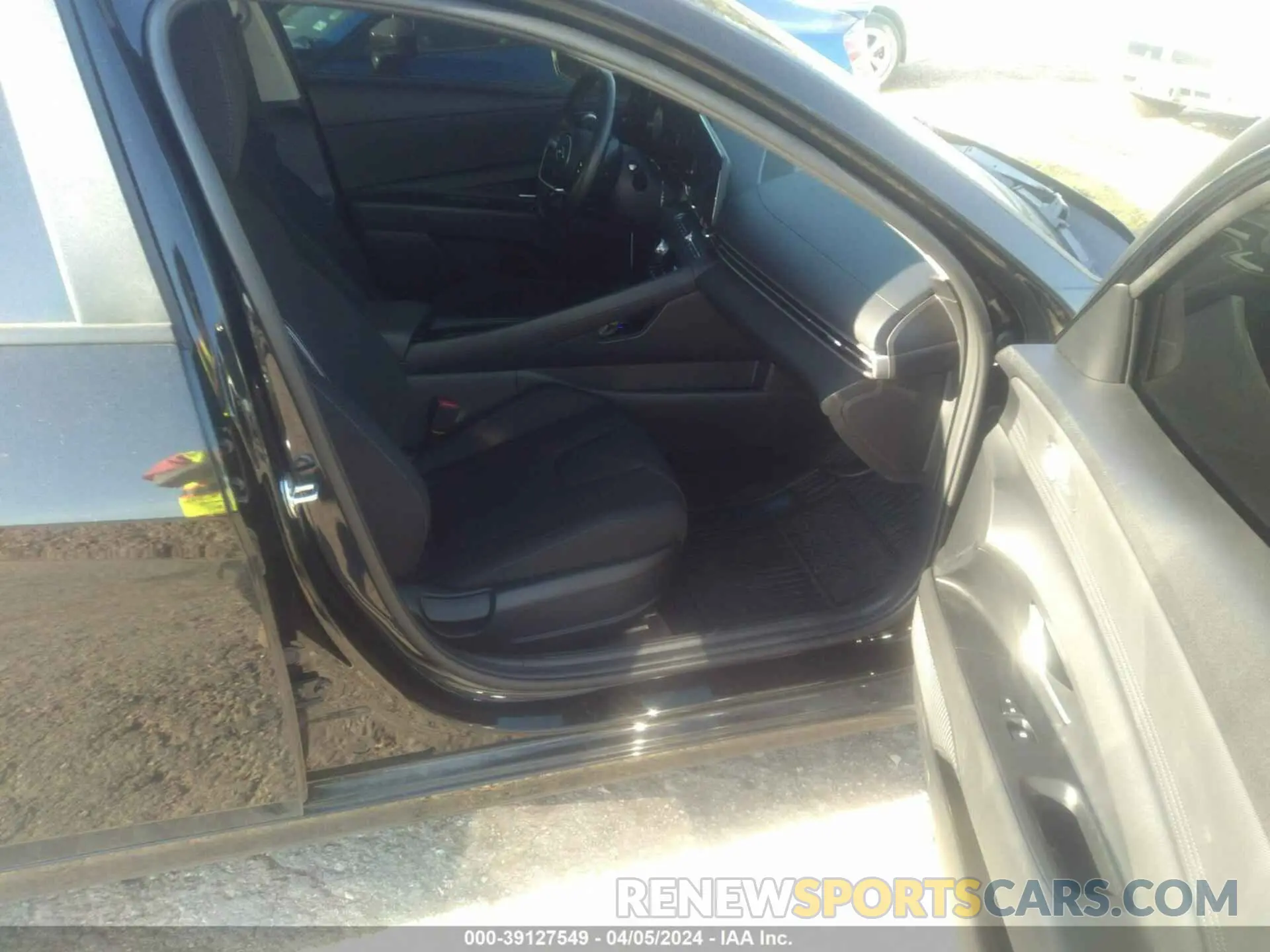 5 Photograph of a damaged car KMHLS4AG1PU424103 HYUNDAI ELANTRA 2023