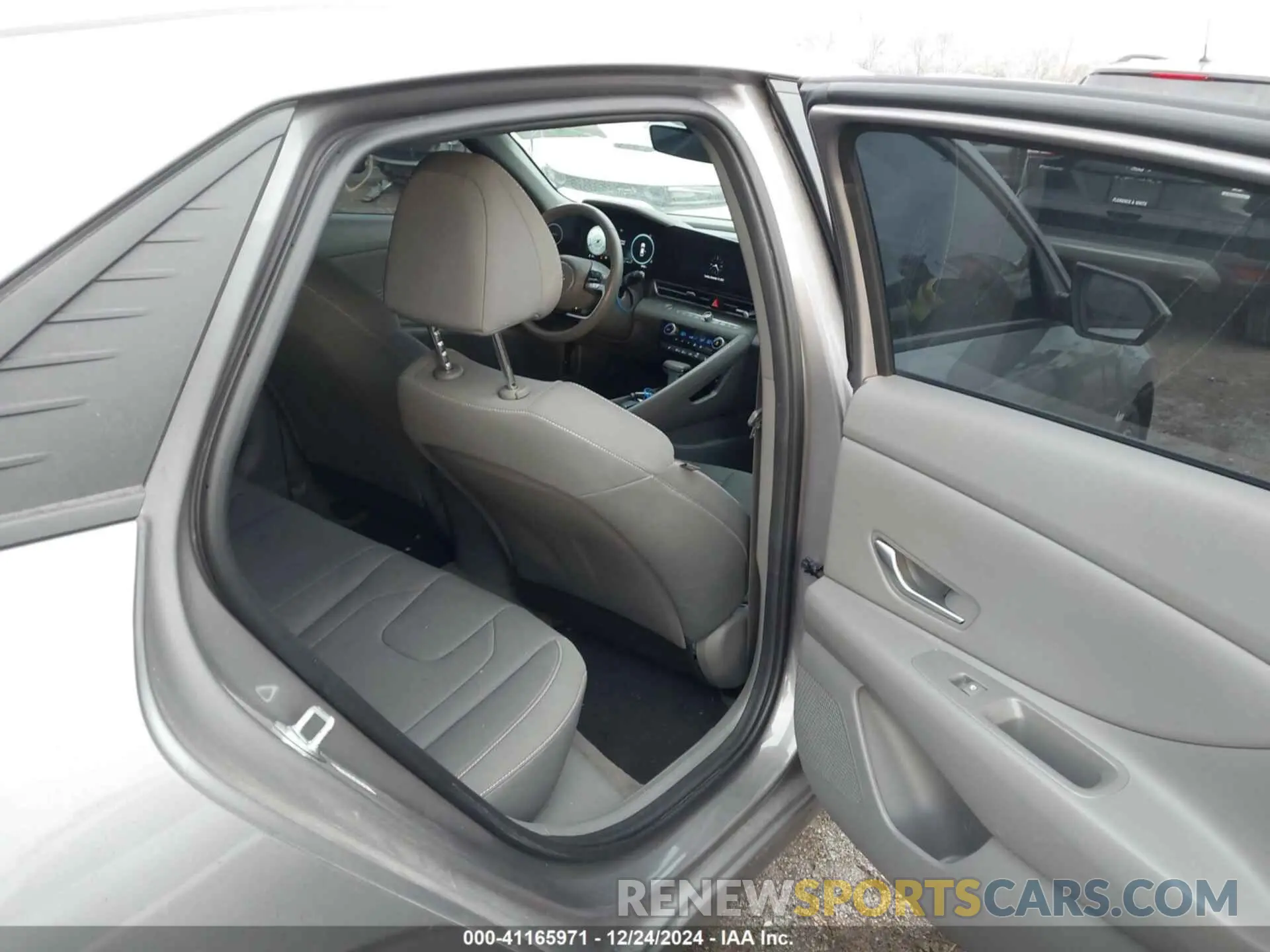 8 Photograph of a damaged car KMHLS4AG1PU550168 HYUNDAI ELANTRA 2023