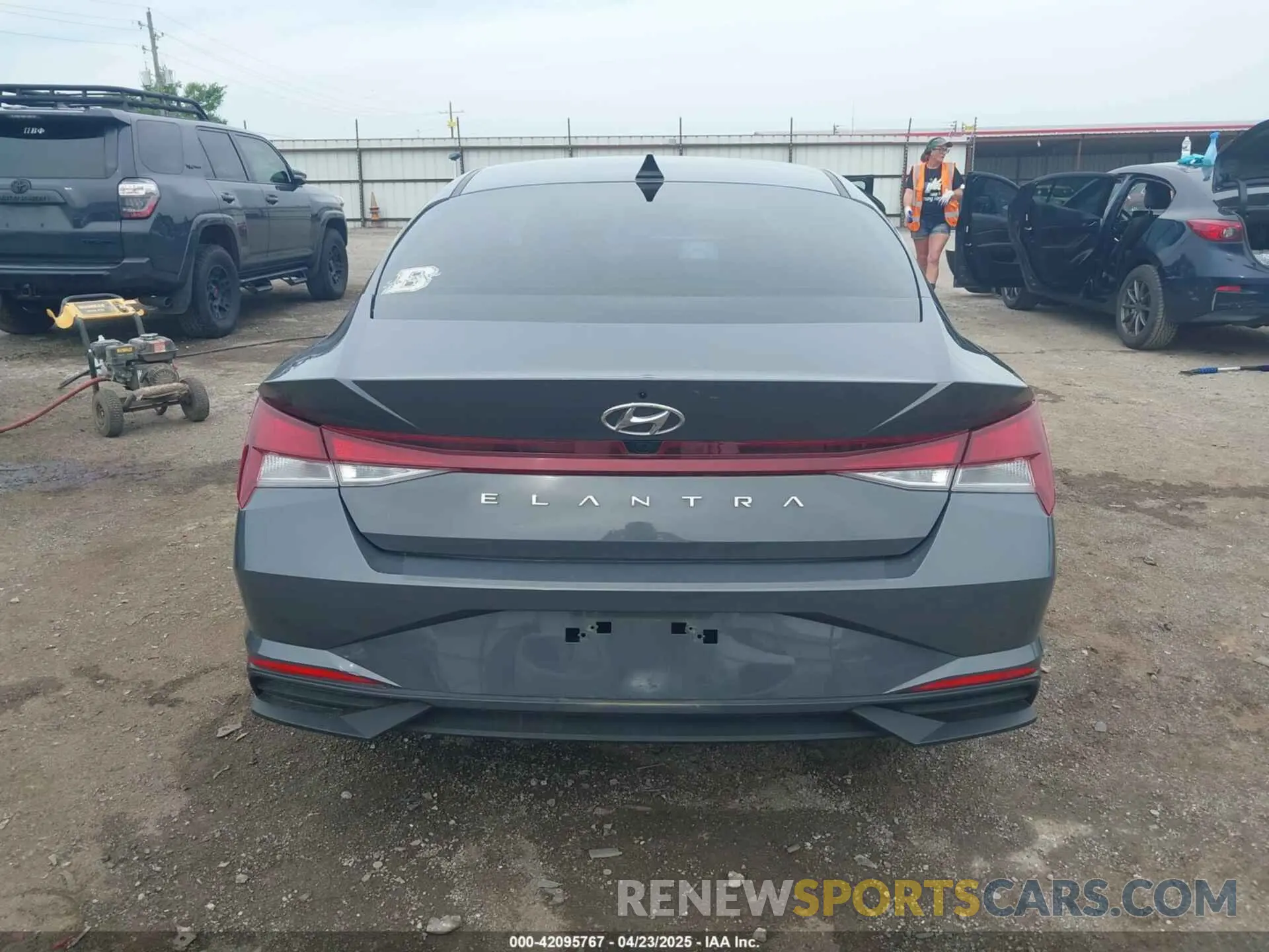 17 Photograph of a damaged car KMHLS4AG1PU560490 HYUNDAI ELANTRA 2023