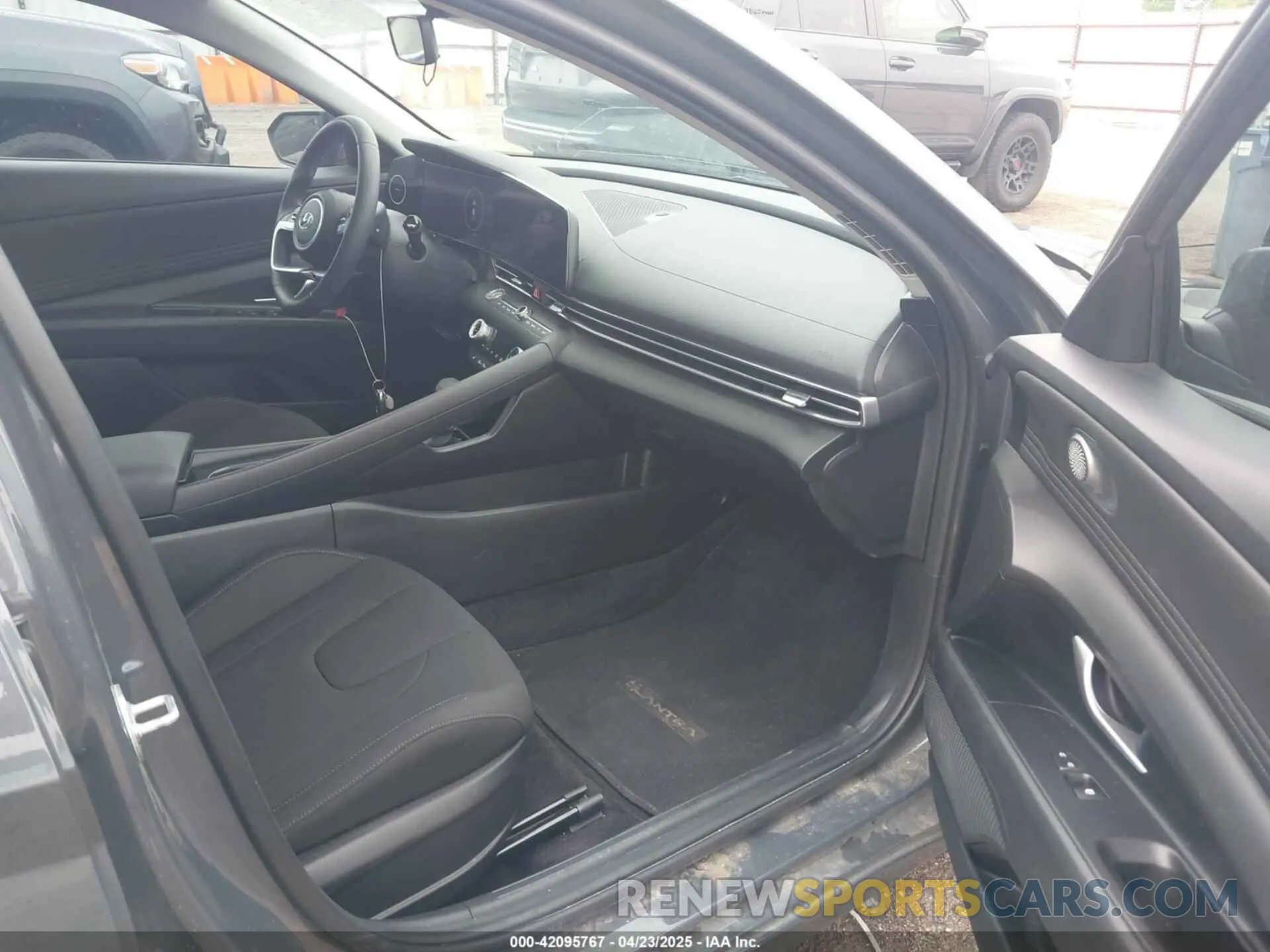 5 Photograph of a damaged car KMHLS4AG1PU560490 HYUNDAI ELANTRA 2023
