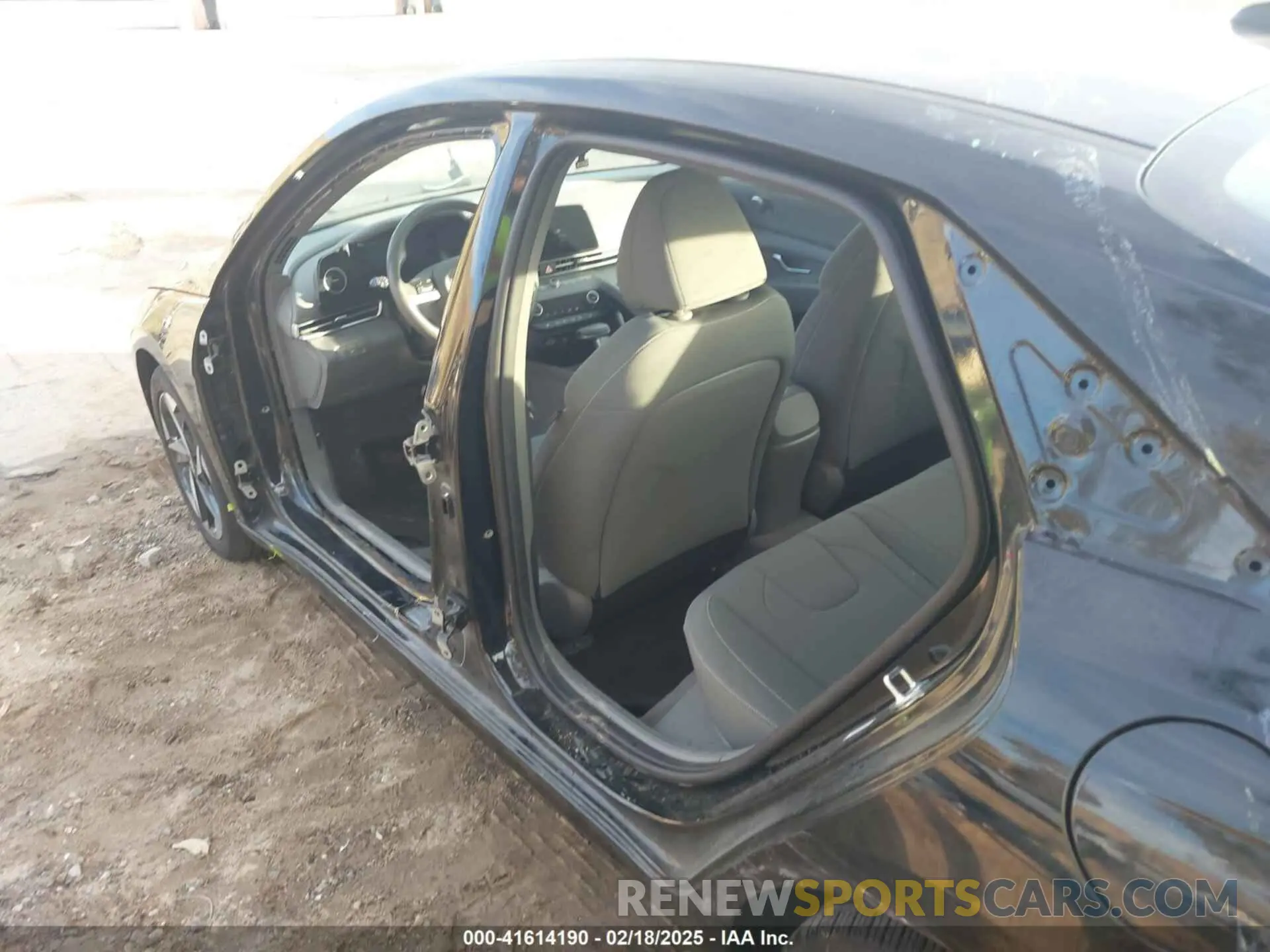 18 Photograph of a damaged car KMHLS4AG2PU544539 HYUNDAI ELANTRA 2023