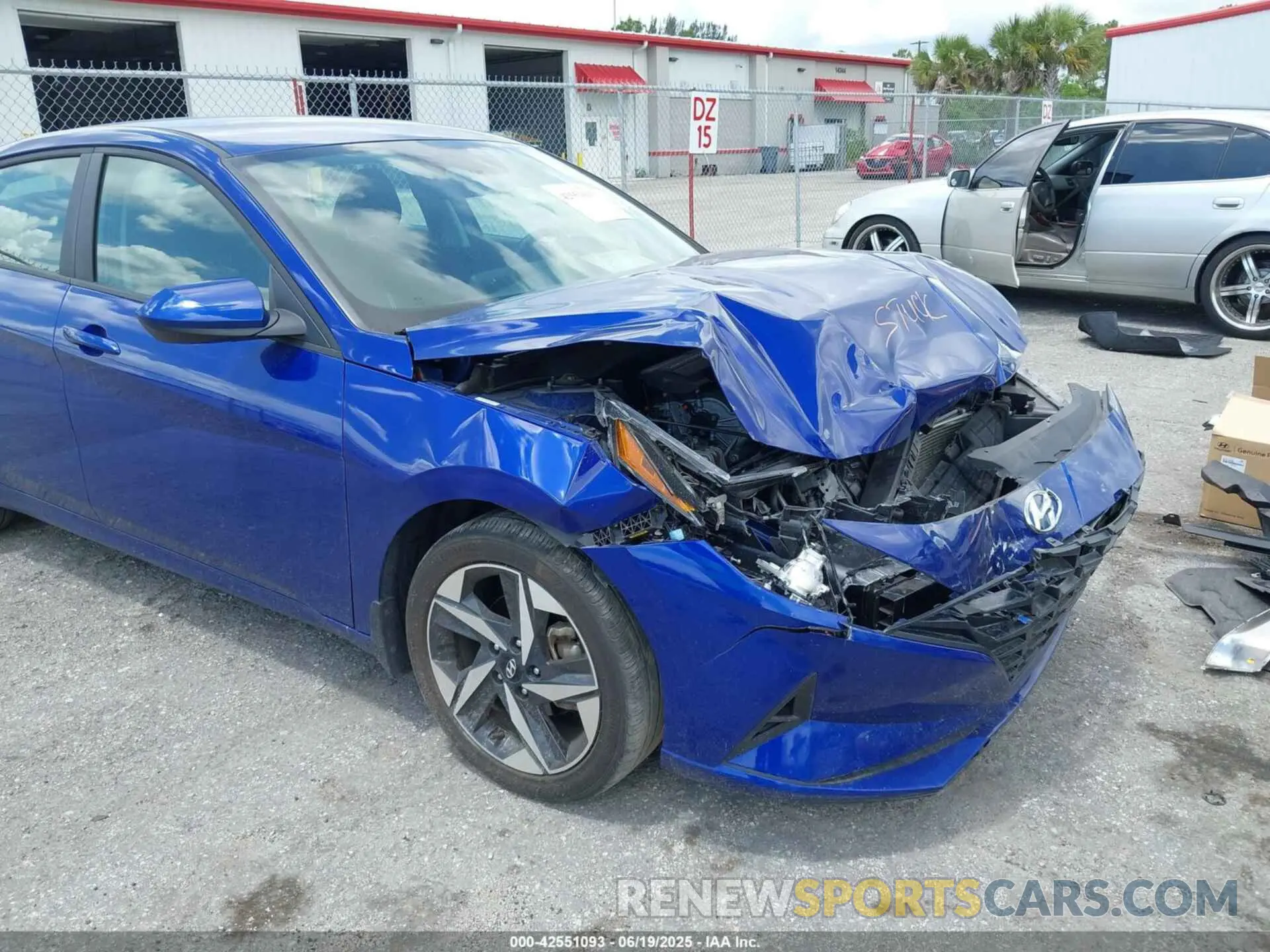 17 Photograph of a damaged car KMHLS4AG2PU584829 HYUNDAI ELANTRA 2023