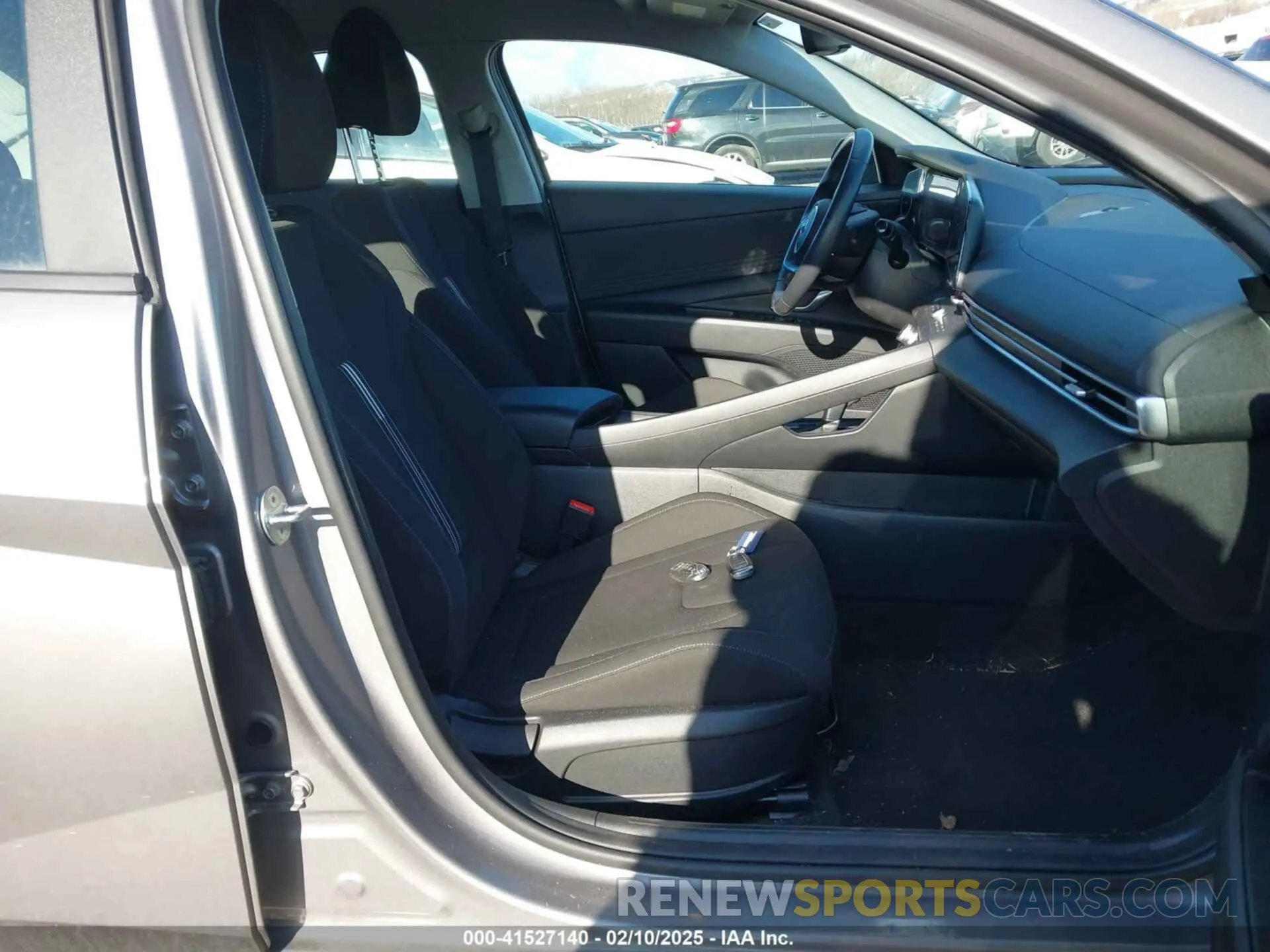 5 Photograph of a damaged car KMHLS4AG3PU548390 HYUNDAI ELANTRA 2023