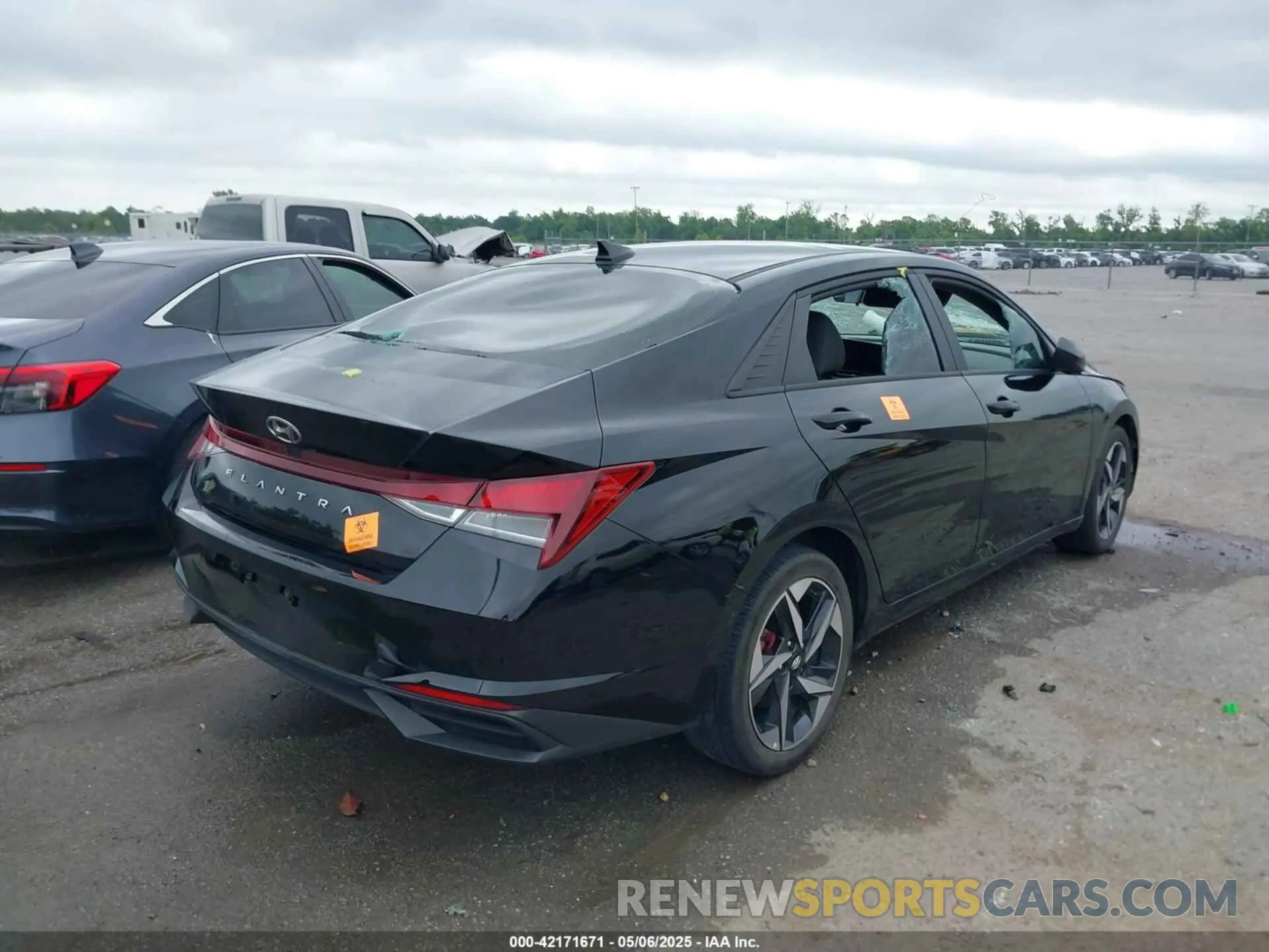 4 Photograph of a damaged car KMHLS4AG3PU572771 HYUNDAI ELANTRA 2023