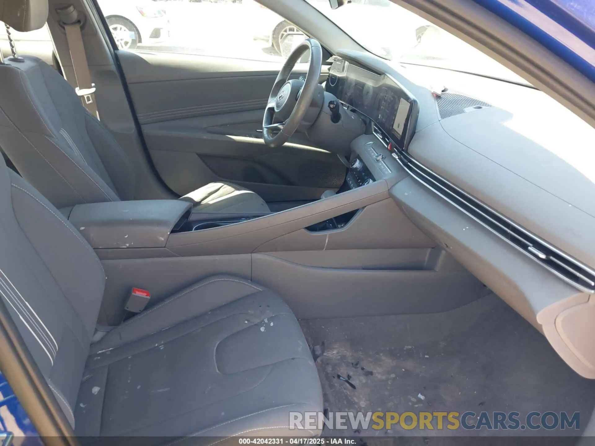 5 Photograph of a damaged car KMHLS4AG3PU630104 HYUNDAI ELANTRA 2023