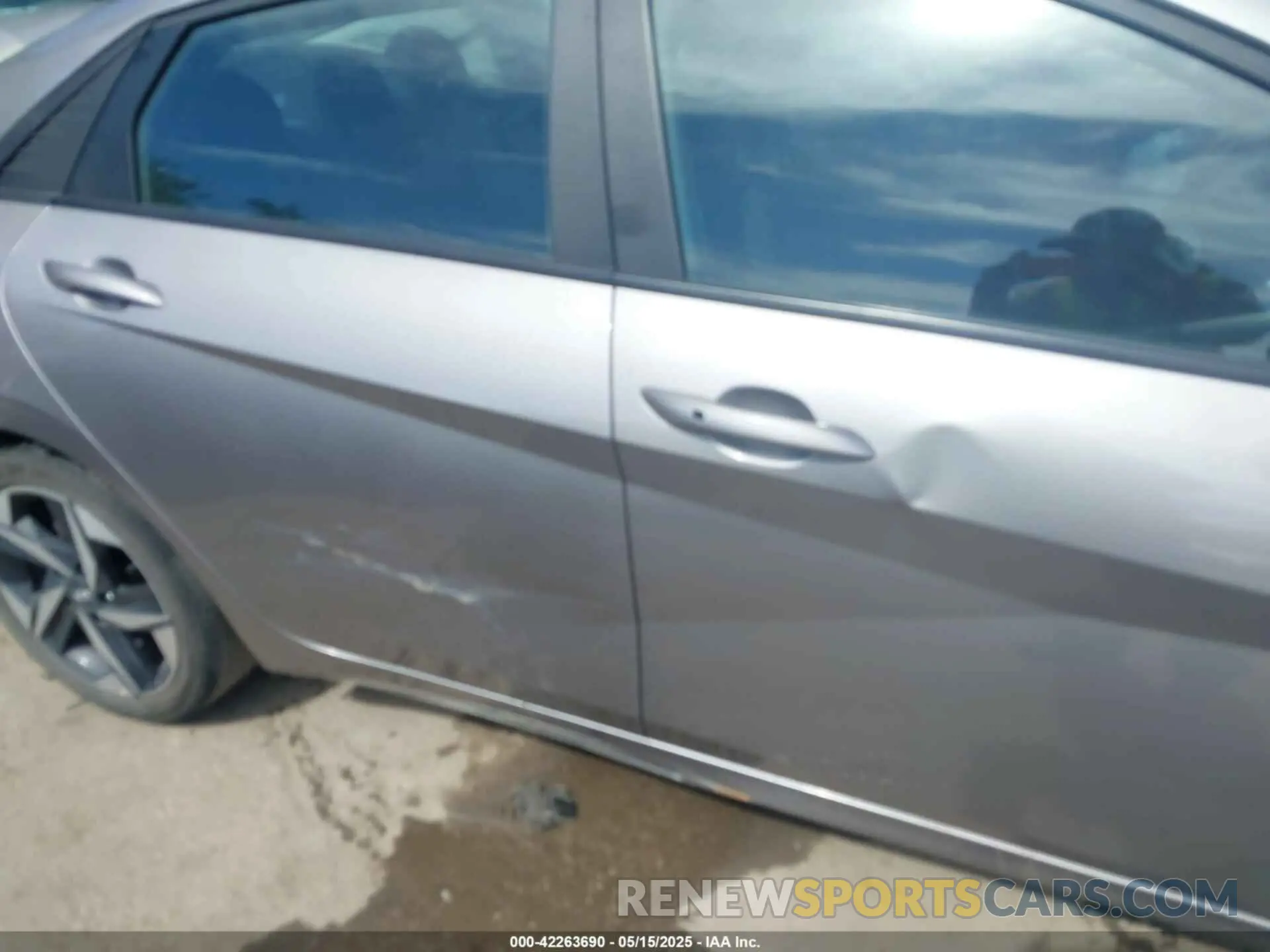 17 Photograph of a damaged car KMHLS4AG5PU412939 HYUNDAI ELANTRA 2023