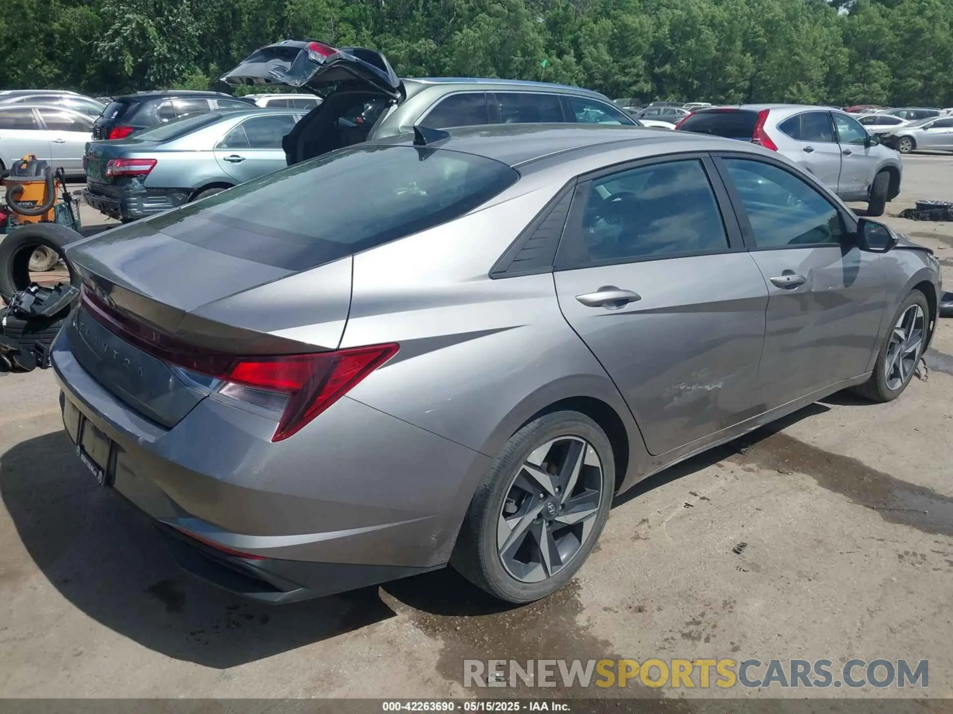 4 Photograph of a damaged car KMHLS4AG5PU412939 HYUNDAI ELANTRA 2023
