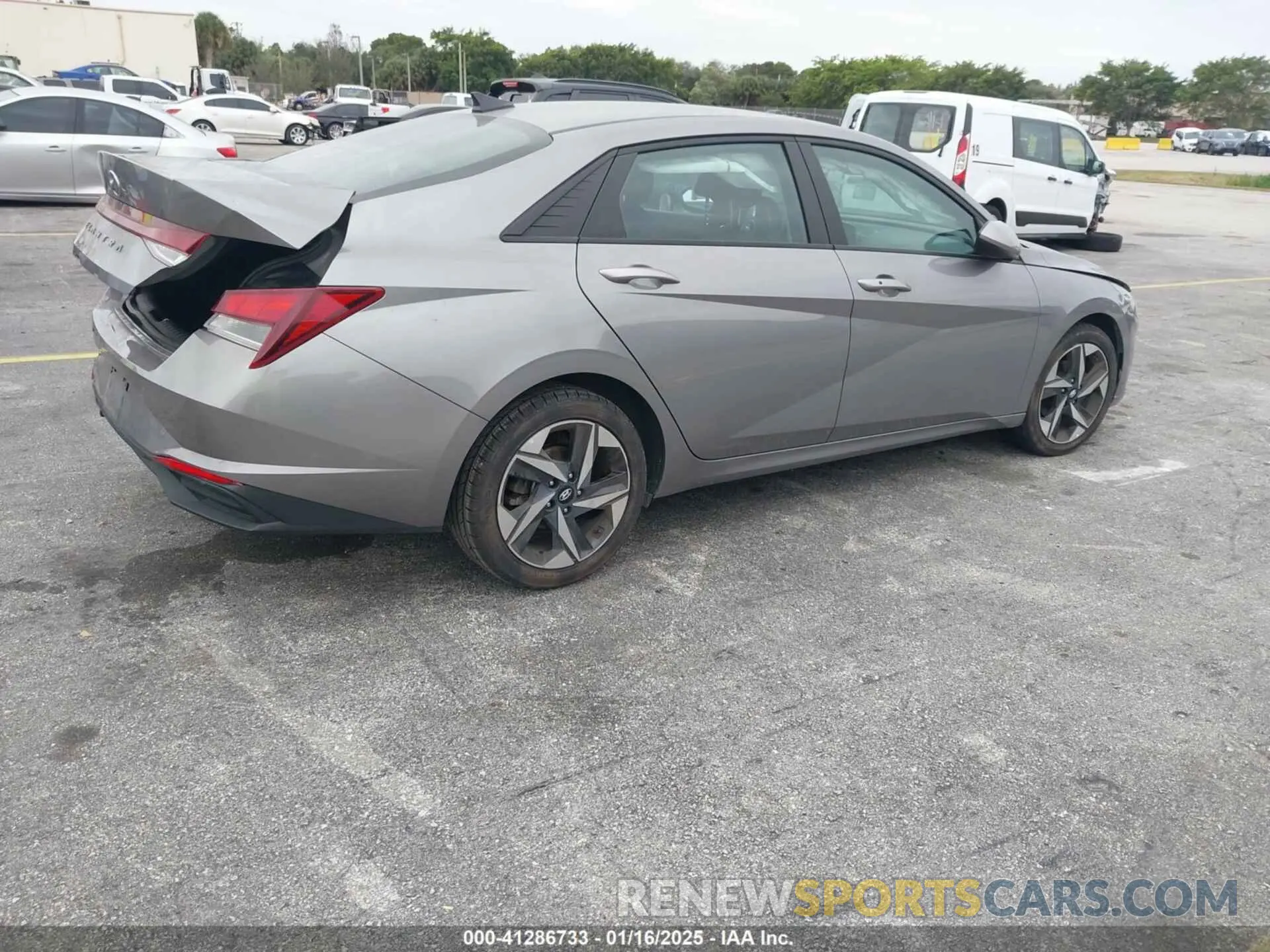 4 Photograph of a damaged car KMHLS4AG5PU551582 HYUNDAI ELANTRA 2023