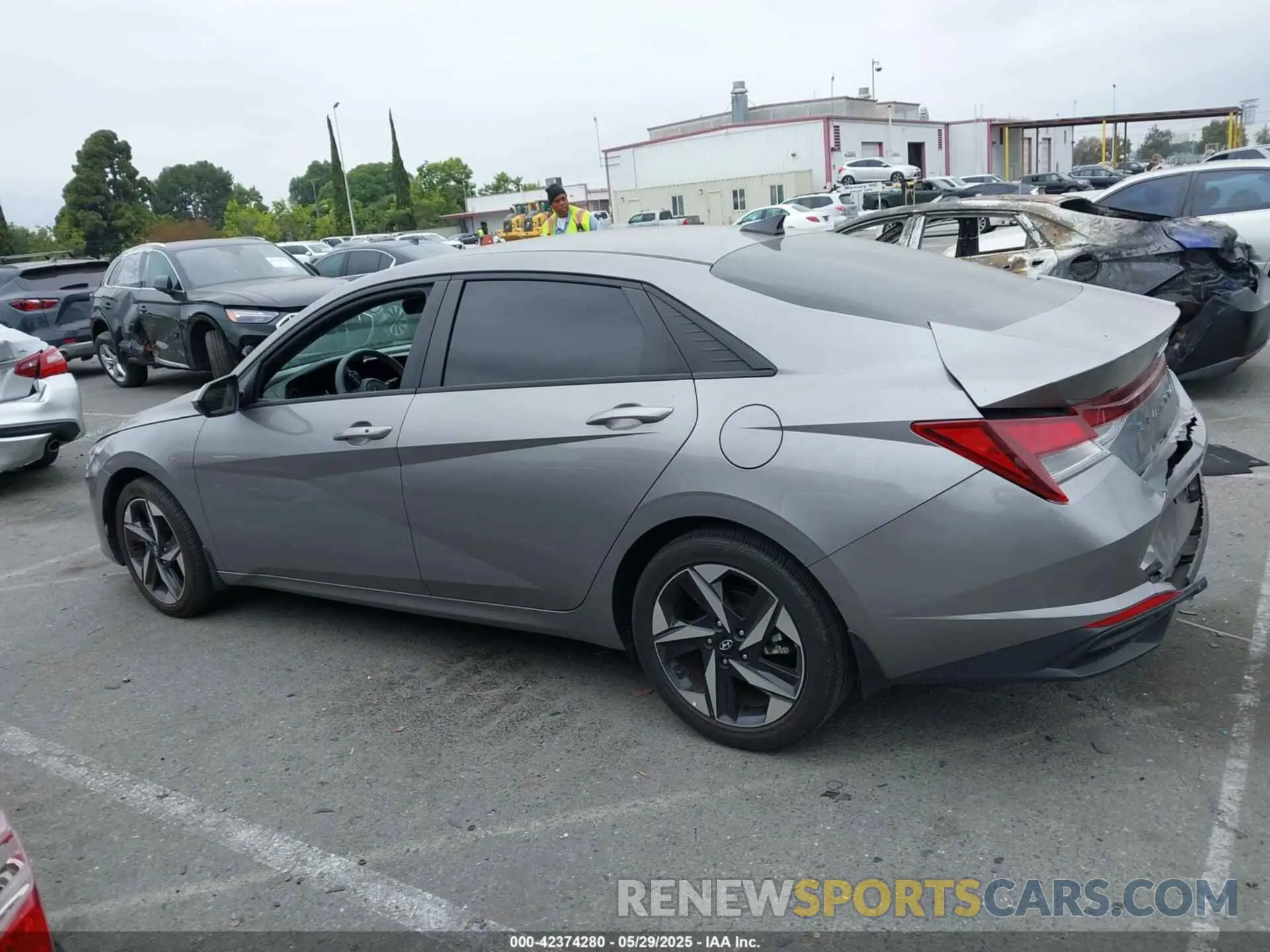 14 Photograph of a damaged car KMHLS4AG5PU609271 HYUNDAI ELANTRA 2023