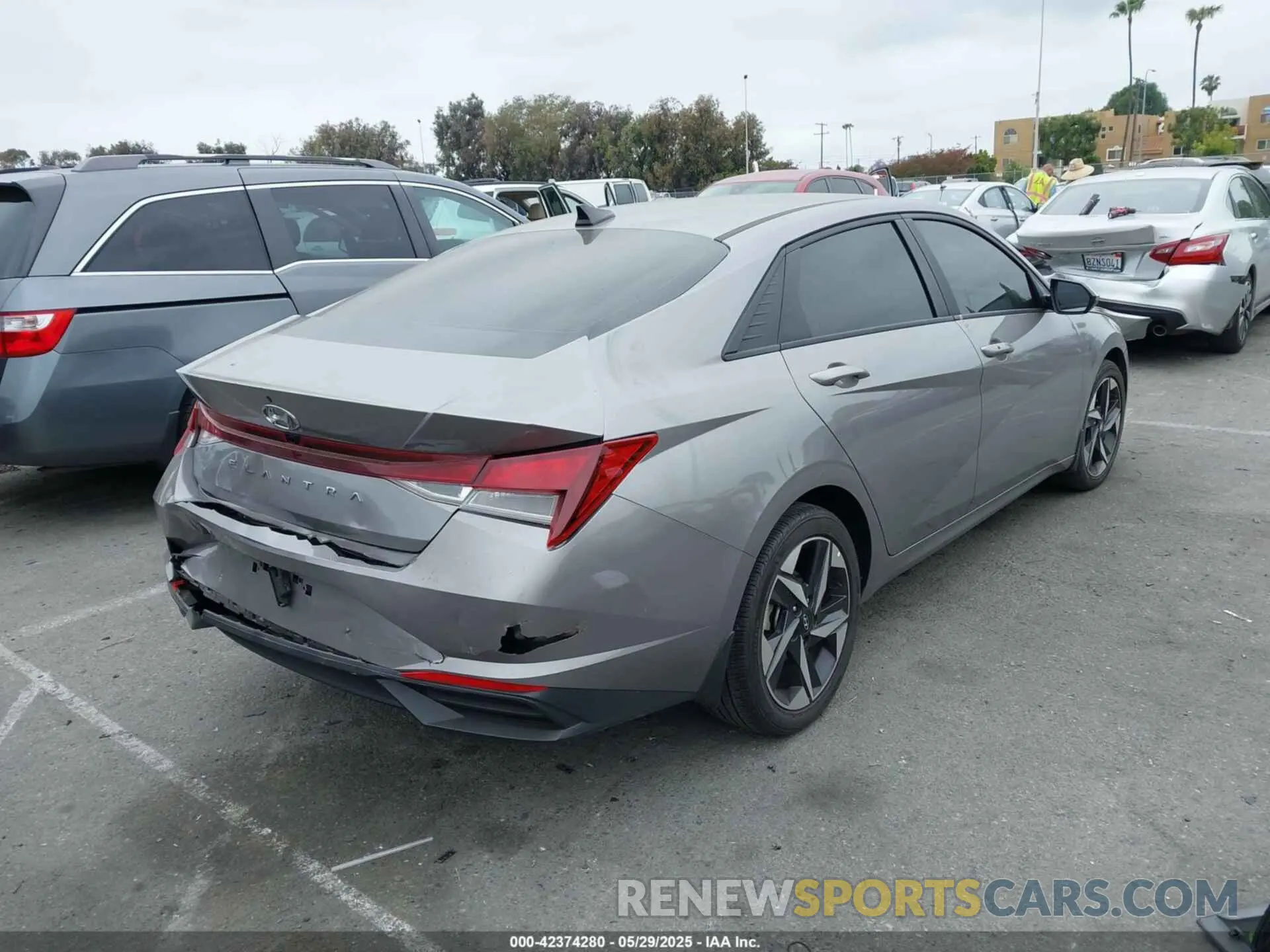 4 Photograph of a damaged car KMHLS4AG5PU609271 HYUNDAI ELANTRA 2023
