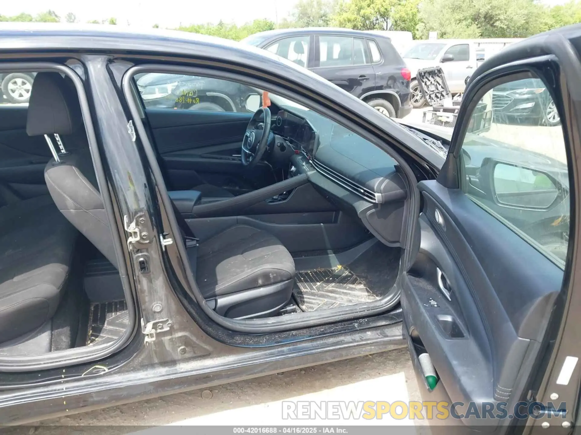 5 Photograph of a damaged car KMHLS4AG6PU403554 HYUNDAI ELANTRA 2023