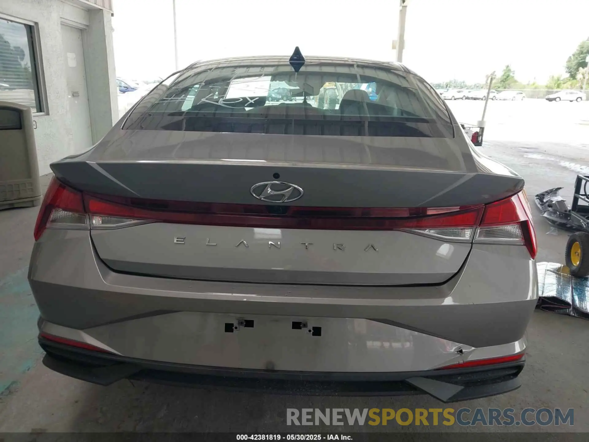 17 Photograph of a damaged car KMHLS4AG6PU440295 HYUNDAI ELANTRA 2023