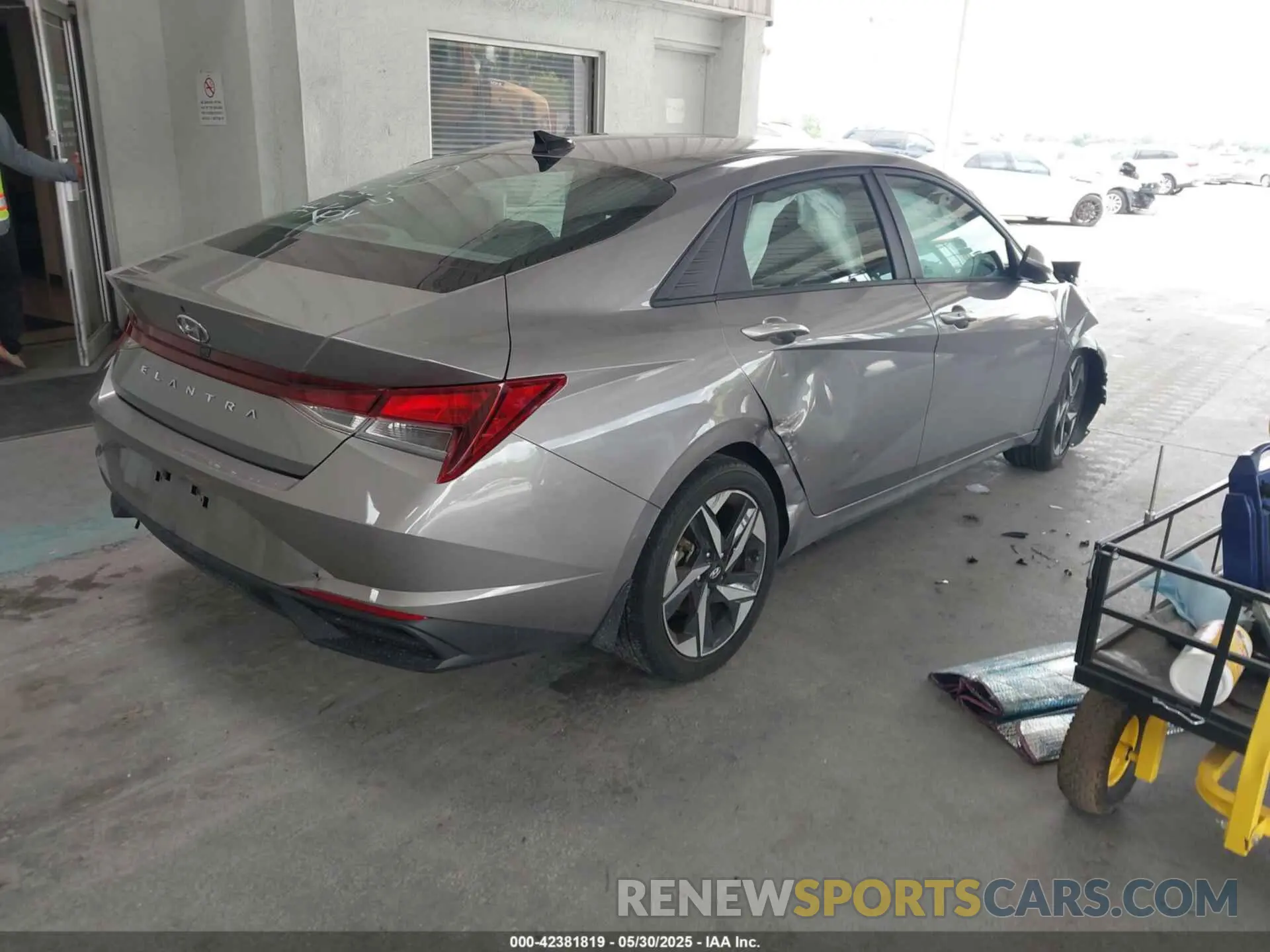 4 Photograph of a damaged car KMHLS4AG6PU440295 HYUNDAI ELANTRA 2023