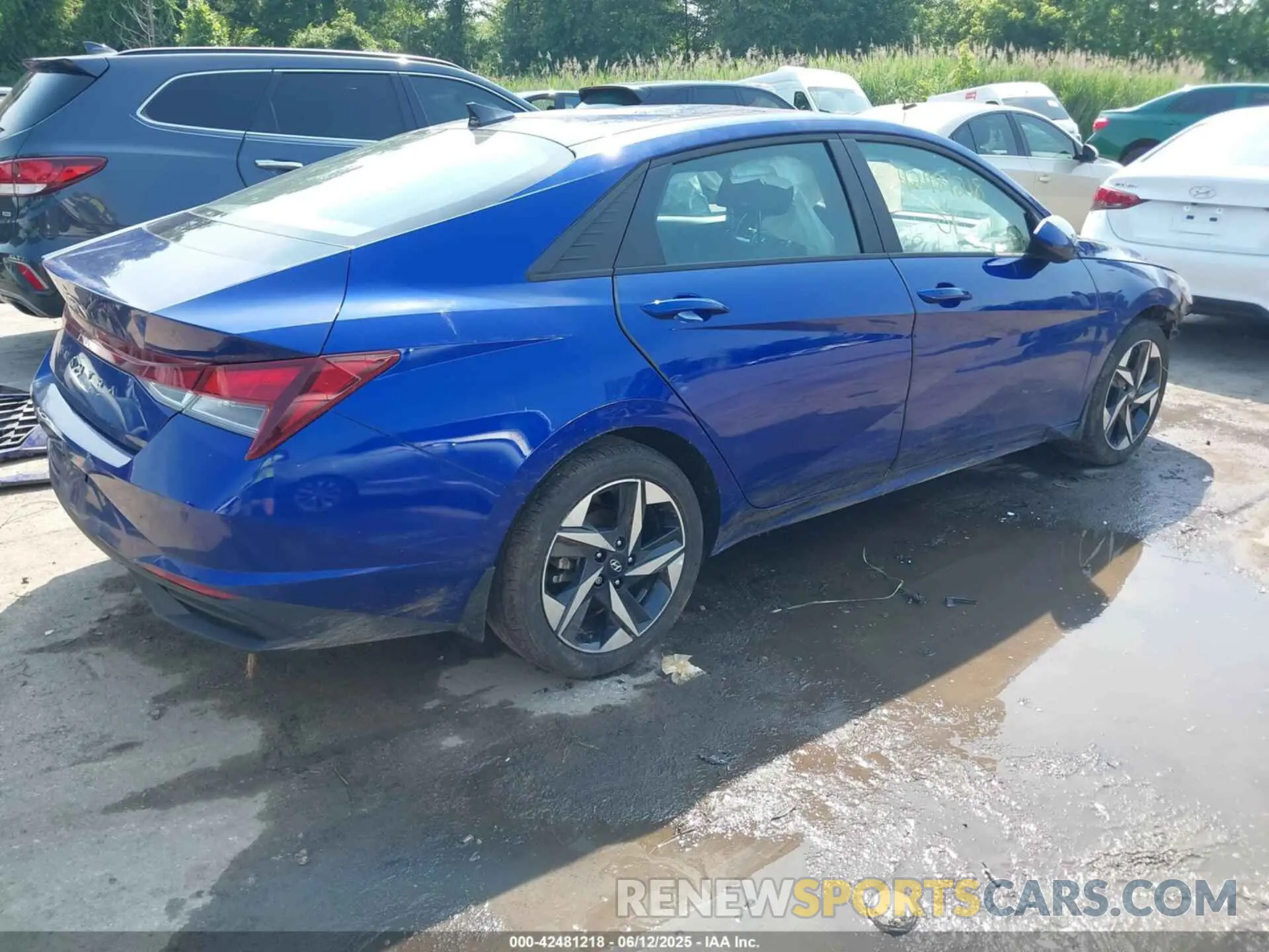 4 Photograph of a damaged car KMHLS4AG6PU528442 HYUNDAI ELANTRA 2023