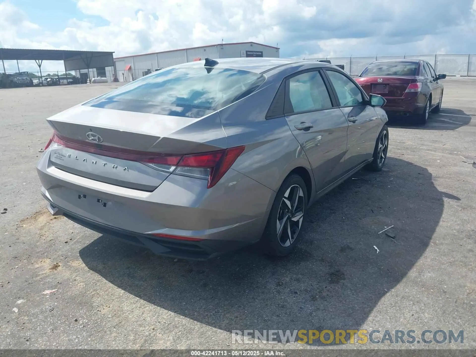 4 Photograph of a damaged car KMHLS4AG8PU562057 HYUNDAI ELANTRA 2023