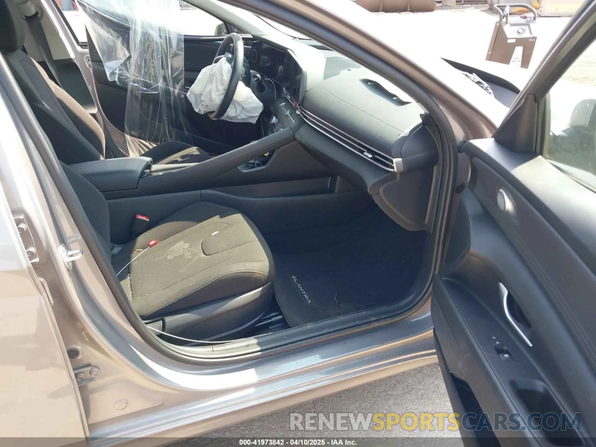5 Photograph of a damaged car KMHLS4AG8PU598217 HYUNDAI ELANTRA 2023