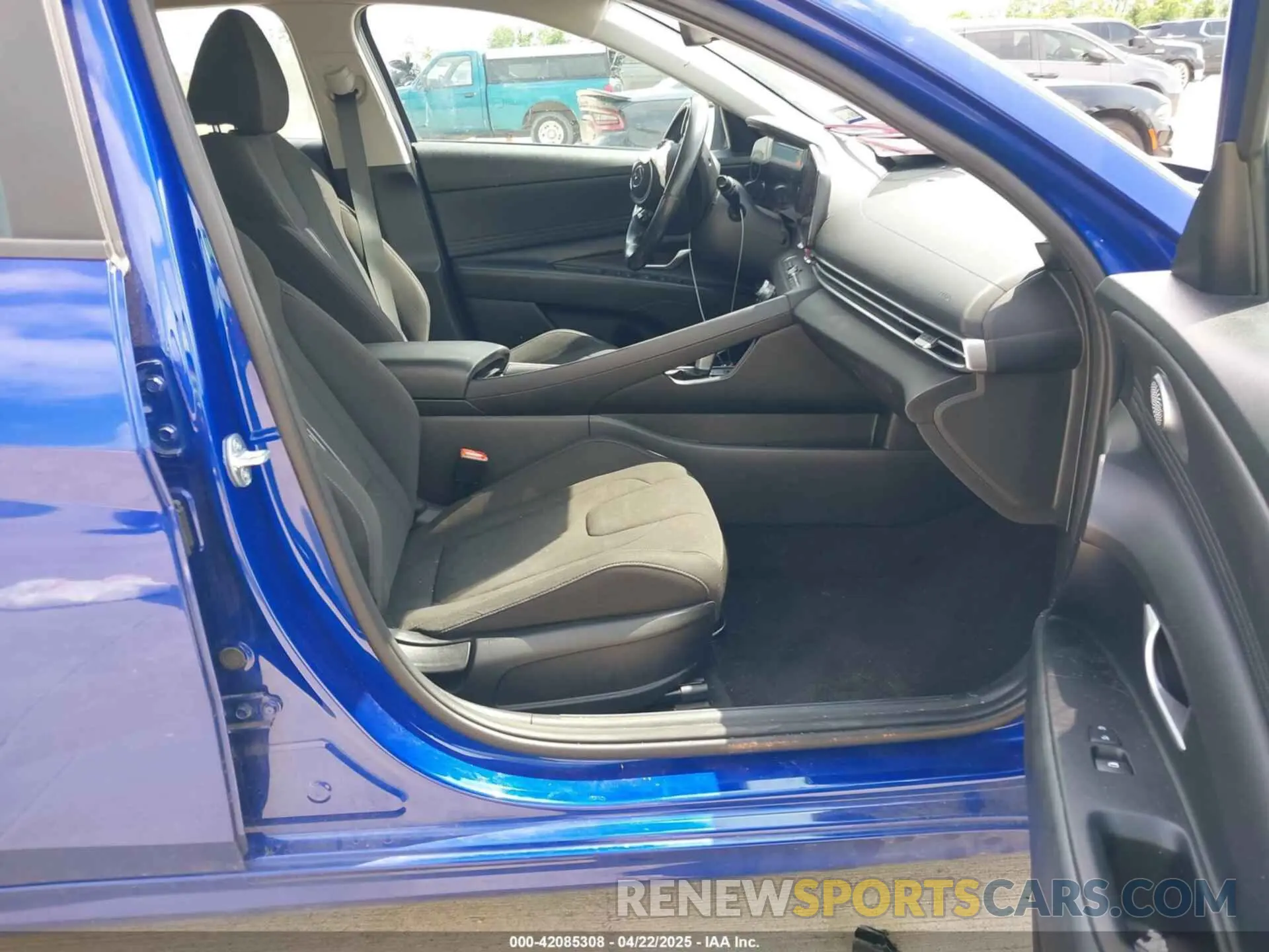 5 Photograph of a damaged car KMHLS4AG8PU625657 HYUNDAI ELANTRA 2023