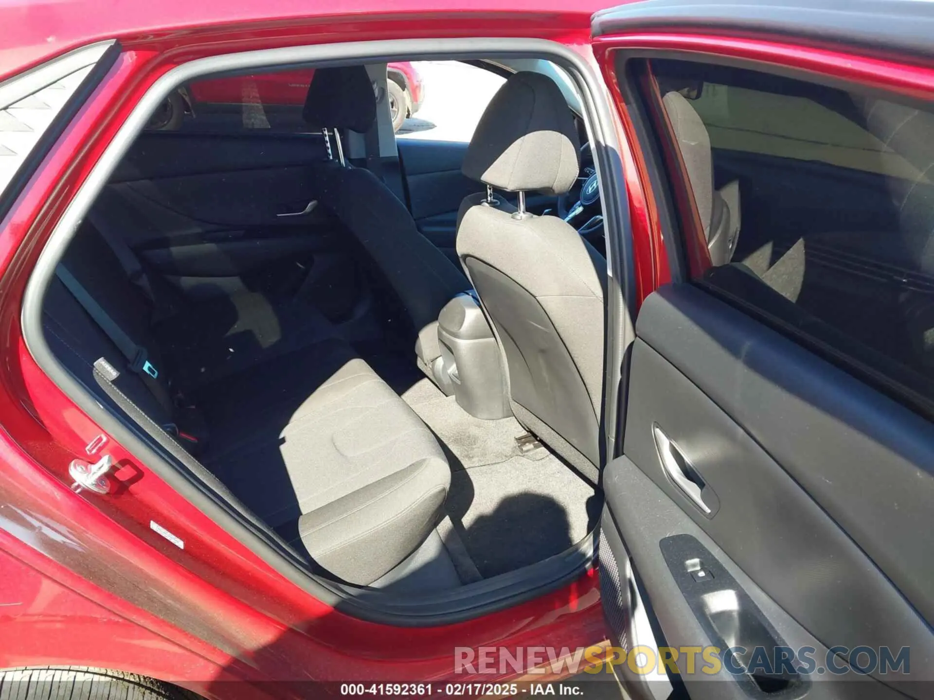 8 Photograph of a damaged car KMHLL4DG1RU689406 HYUNDAI ELANTRA 2024