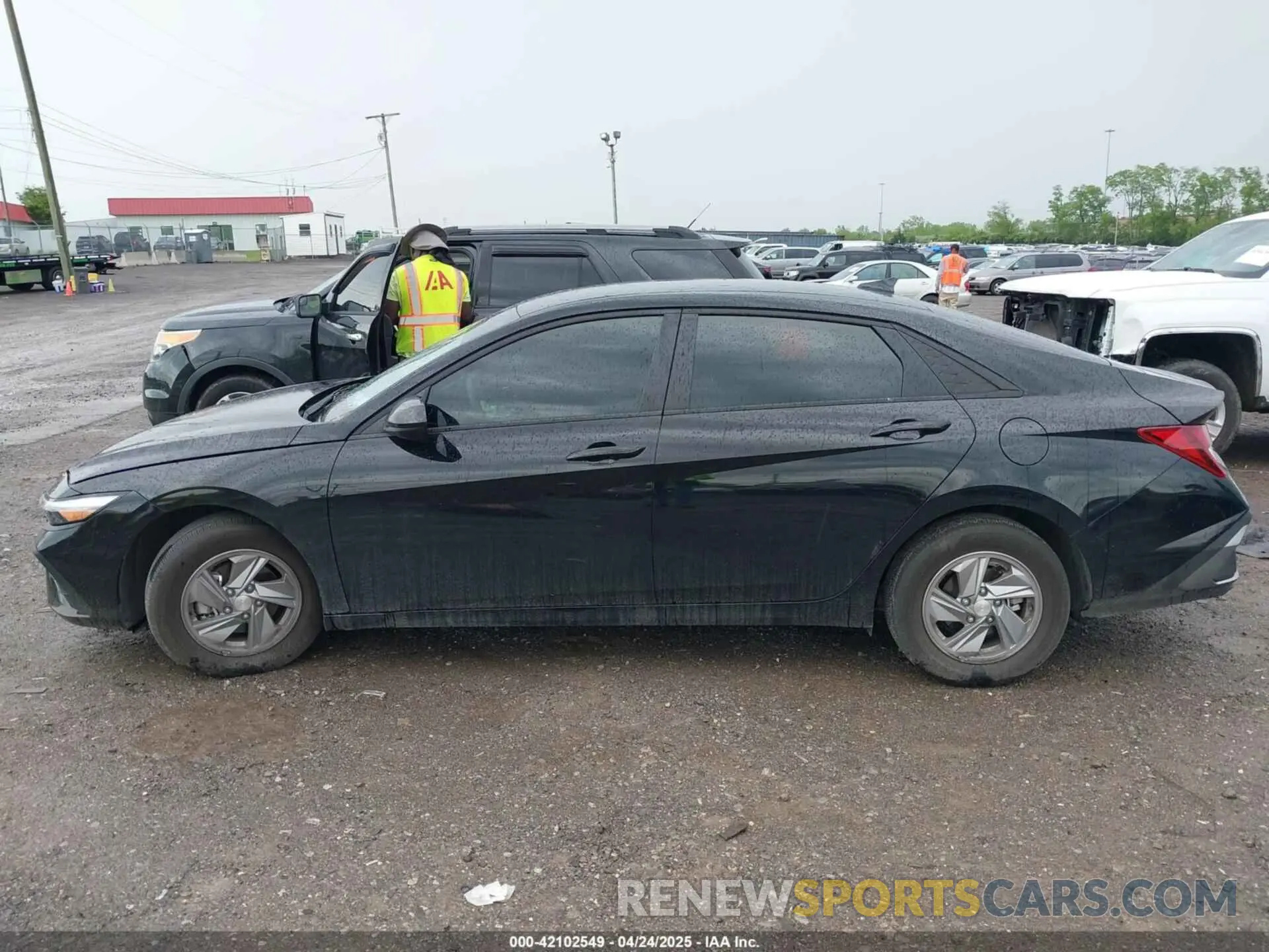 14 Photograph of a damaged car KMHLL4DG3RU829049 HYUNDAI ELANTRA 2024