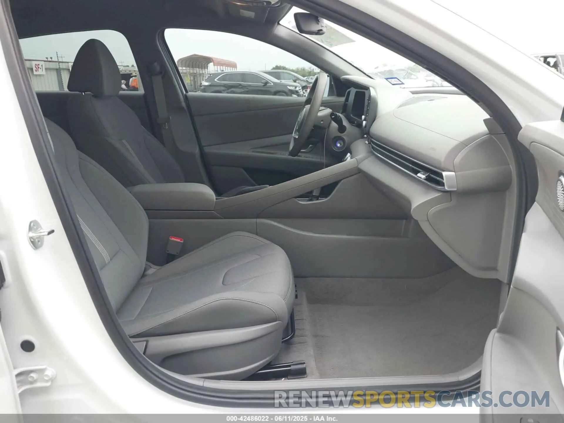 5 Photograph of a damaged car KMHLL4DG7RU821097 HYUNDAI ELANTRA 2024