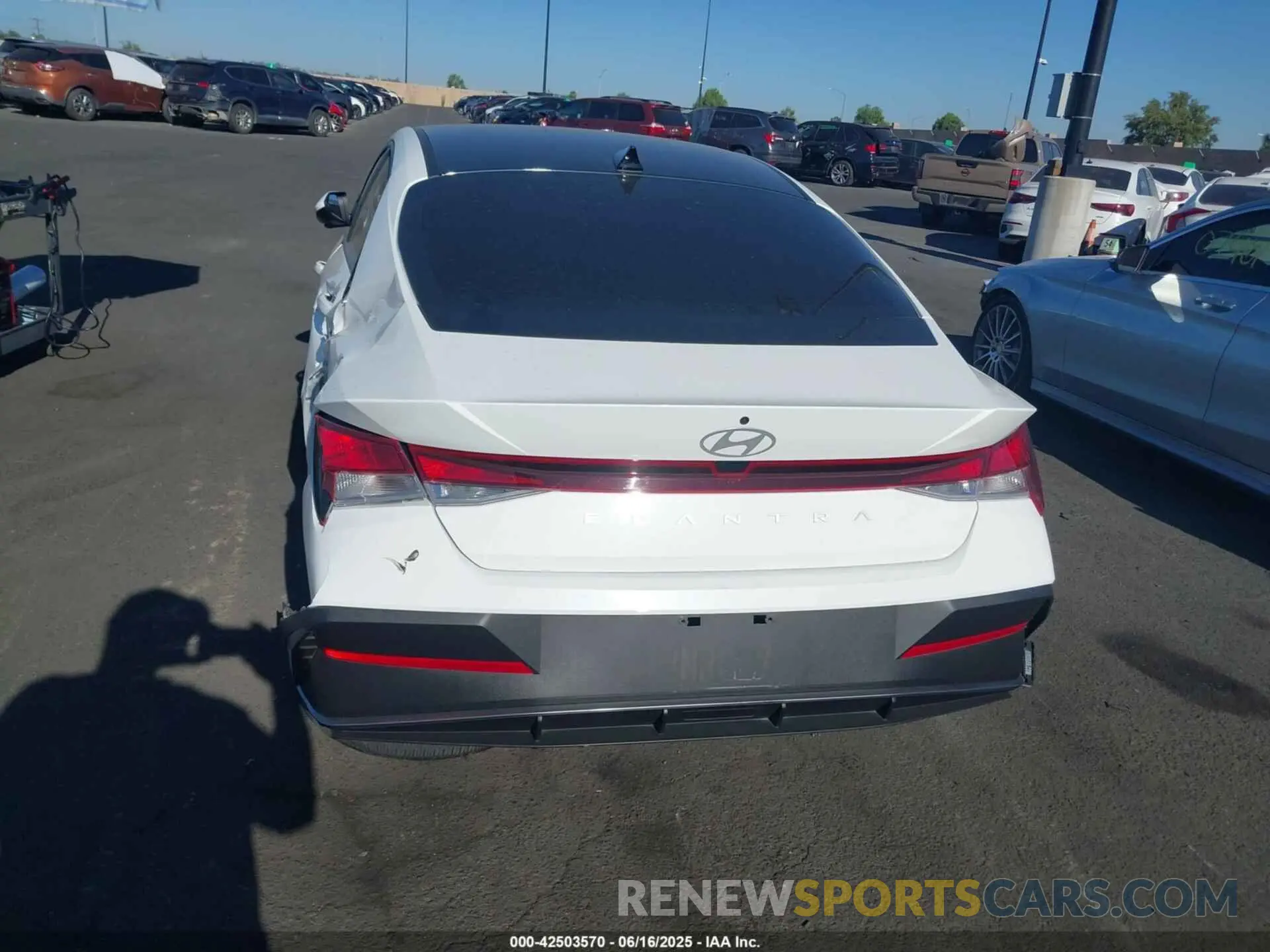 16 Photograph of a damaged car KMHLL4DG8RU816118 HYUNDAI ELANTRA 2024