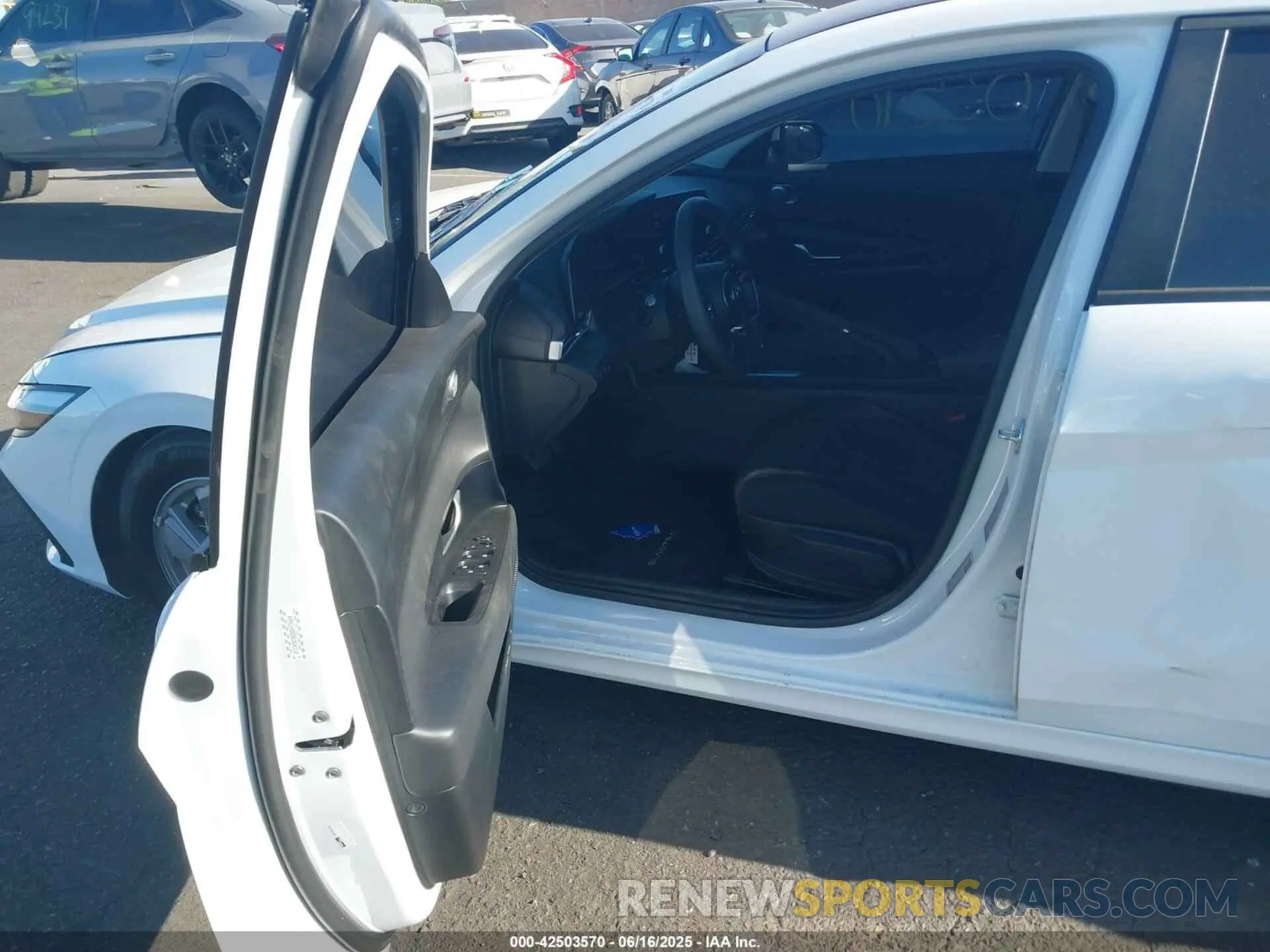 5 Photograph of a damaged car KMHLL4DG8RU816118 HYUNDAI ELANTRA 2024