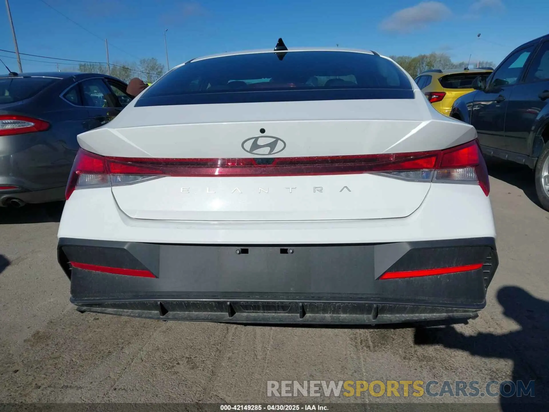 17 Photograph of a damaged car KMHLM4DG0RU643353 HYUNDAI ELANTRA 2024