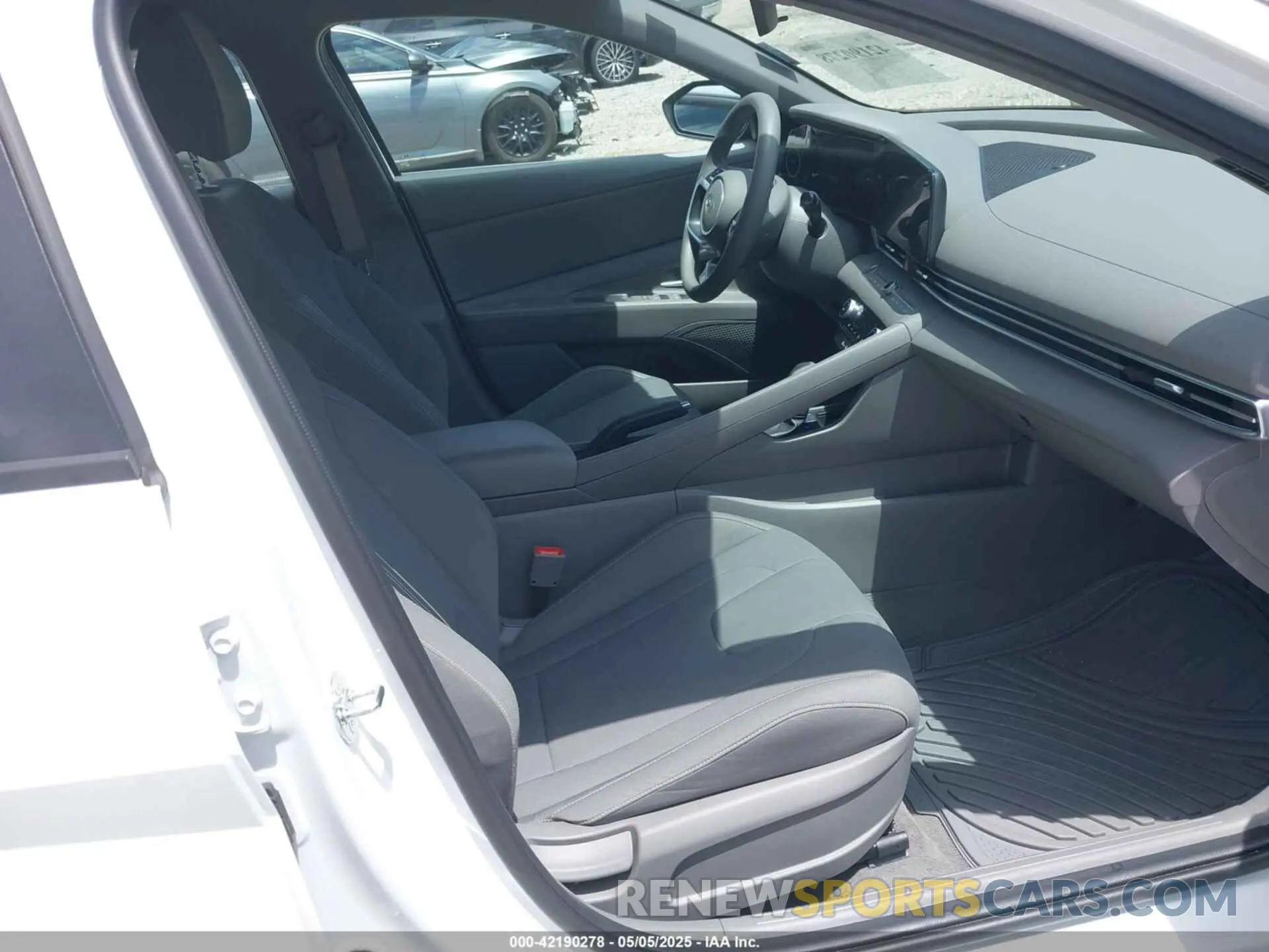 5 Photograph of a damaged car KMHLM4DG0RU672240 HYUNDAI ELANTRA 2024