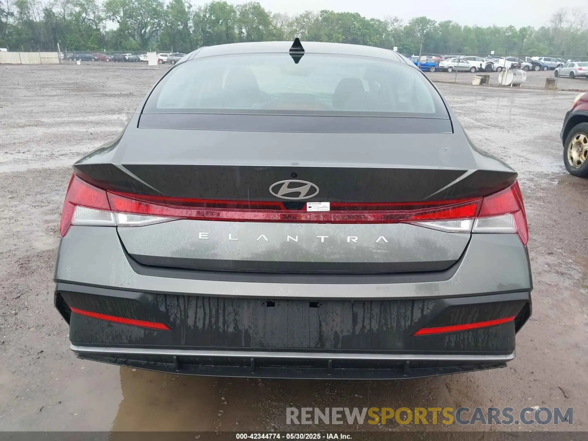 17 Photograph of a damaged car KMHLM4DG0RU685165 HYUNDAI ELANTRA 2024