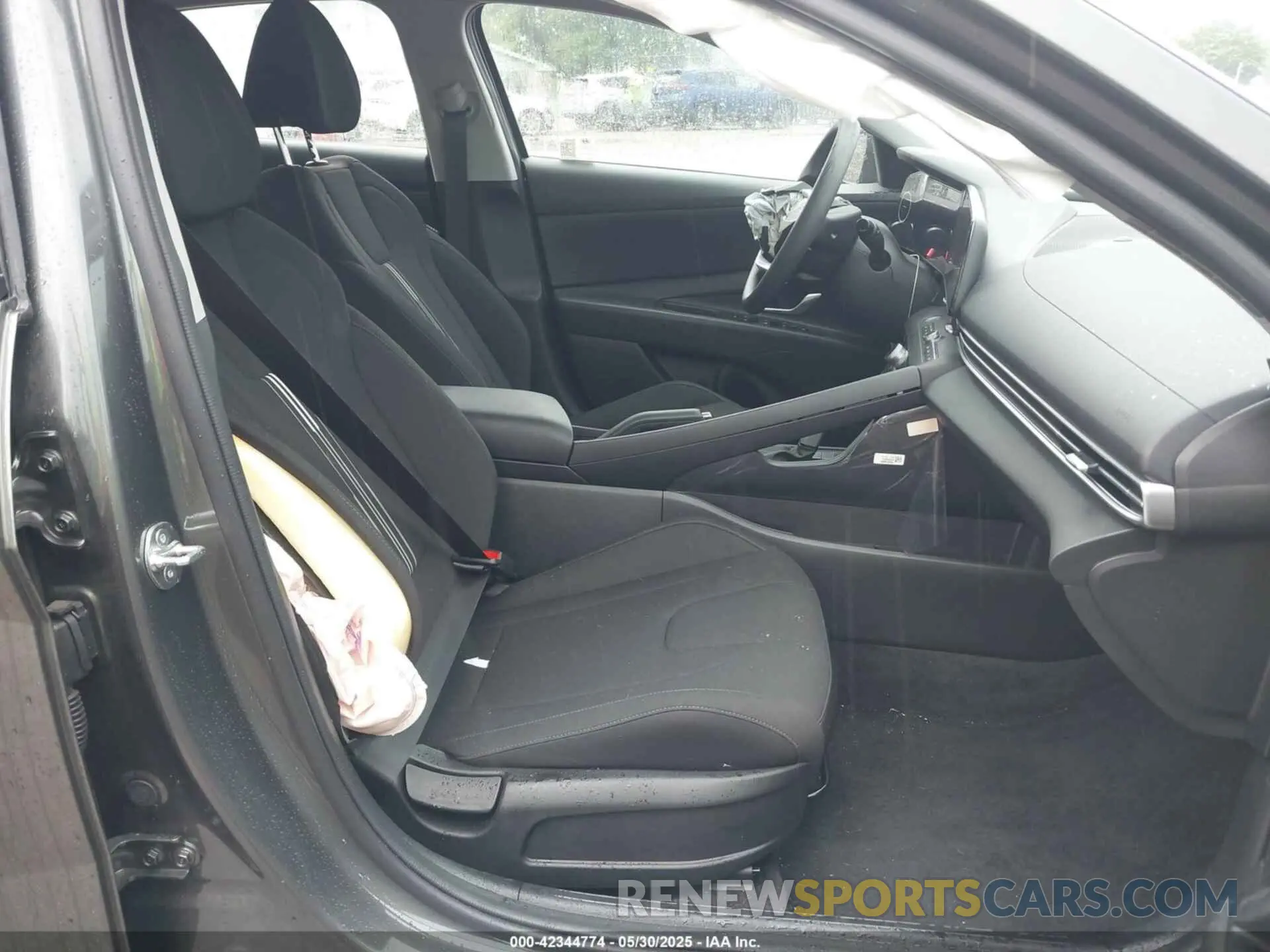 5 Photograph of a damaged car KMHLM4DG0RU685165 HYUNDAI ELANTRA 2024