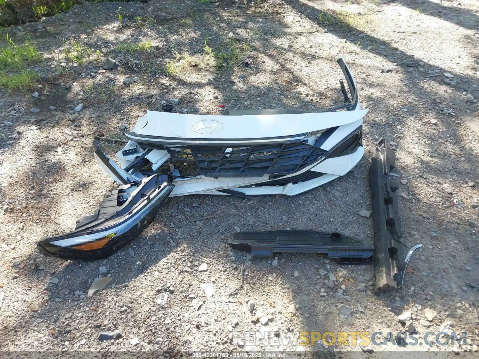 11 Photograph of a damaged car KMHLM4DG0RU685649 HYUNDAI ELANTRA 2024