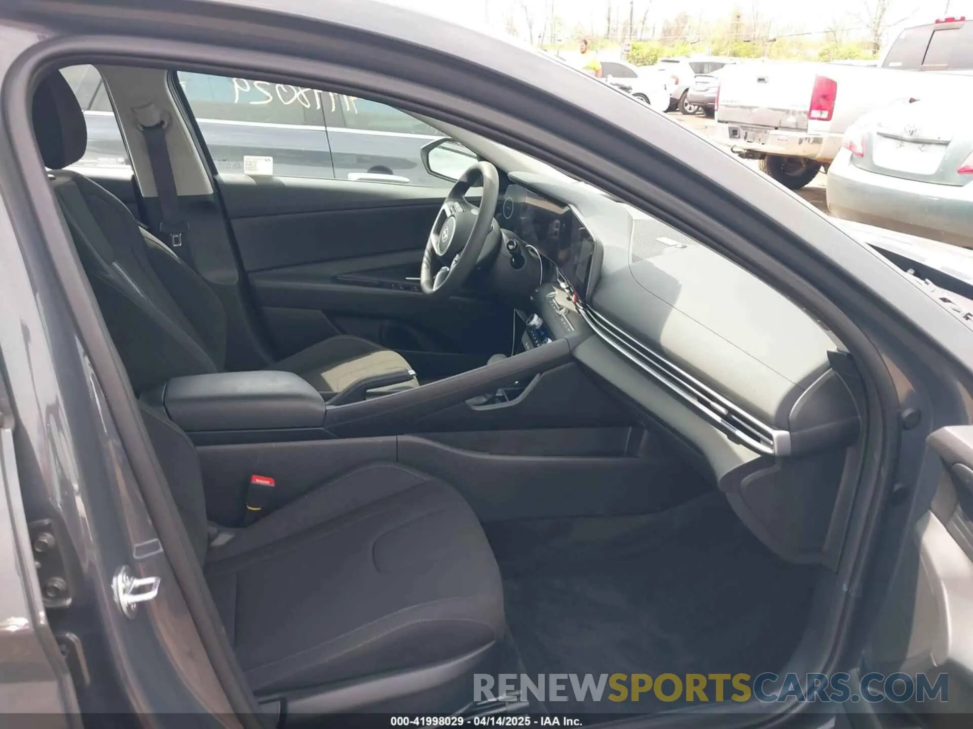 5 Photograph of a damaged car KMHLM4DG1RU836627 HYUNDAI ELANTRA 2024
